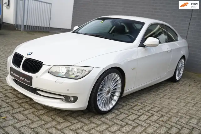 BMW 325 3-serie Coupé 325i Exclusive 3.0 LCI 218pk Parelmo