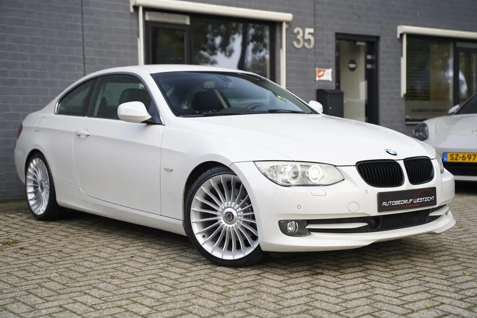 BMW 325 3-serie Coupé 325i Exclusive 3.0 LCI 218pk Parelmo Blanc - 2