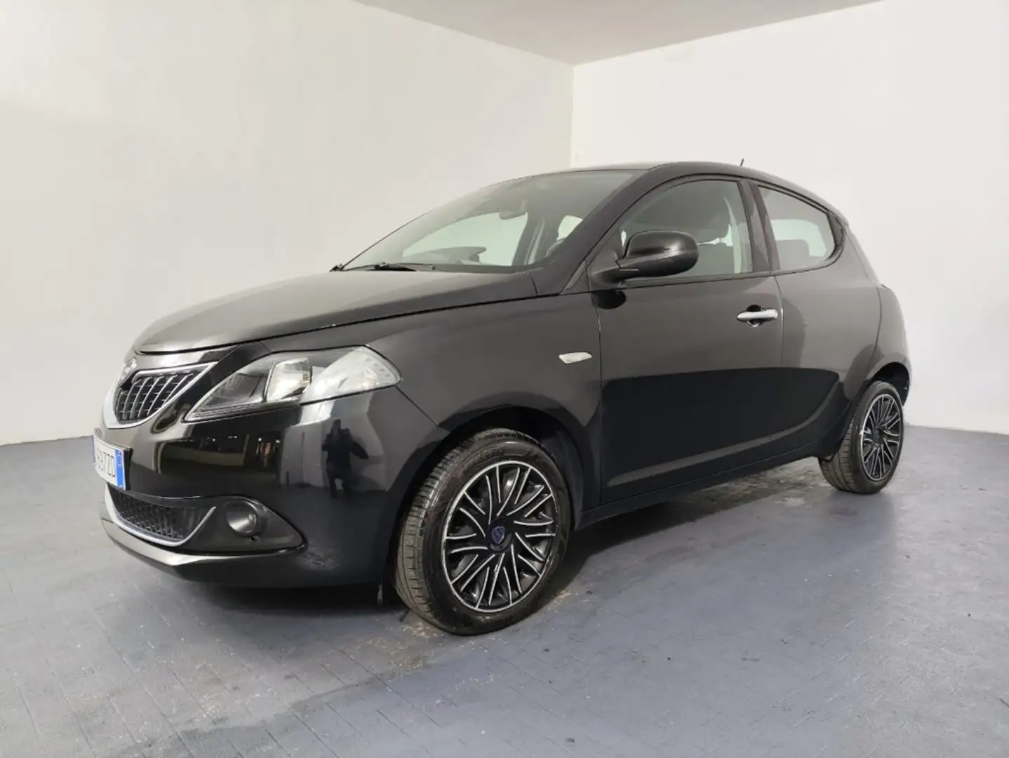 Lancia Ypsilon 1.0 FireFly 5 porte S&S Hybrid Ecochic Gold Nero - 2