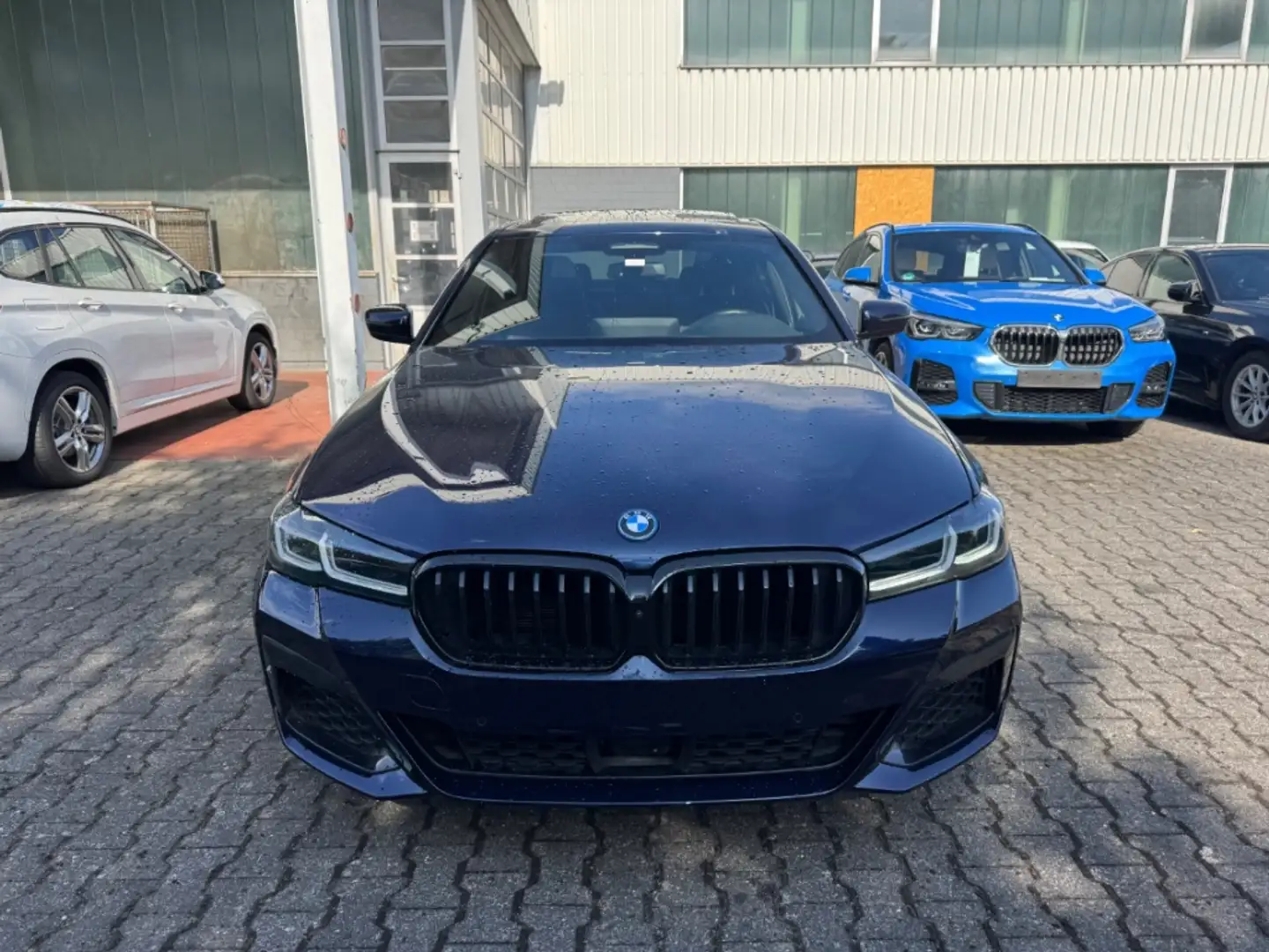 BMW 545 e xDrive Limousine Sportpaket AD Navi Leder Digita Bleu - 2
