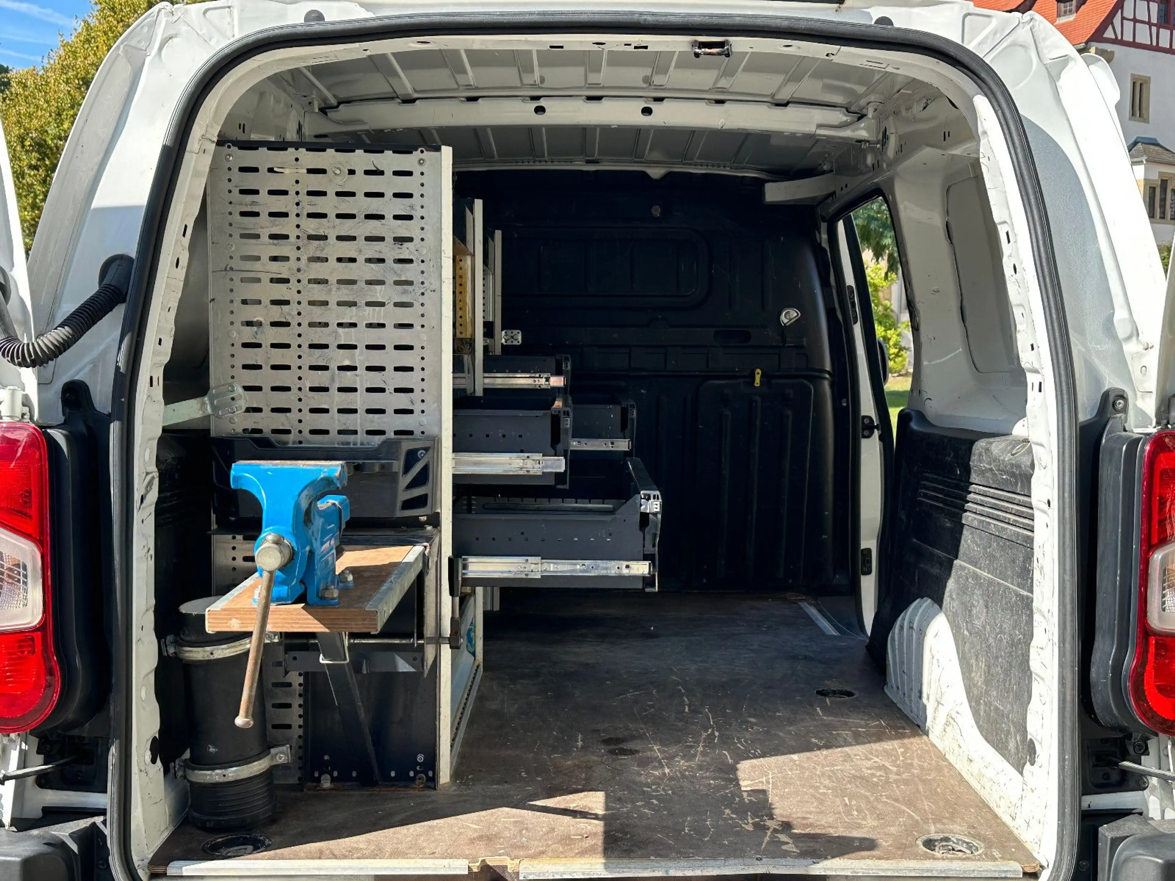 Citroen Berlingo BERLINGO REGALSYSTEM SPURHALTE TOTINKEL AHK KAM. — photo 2