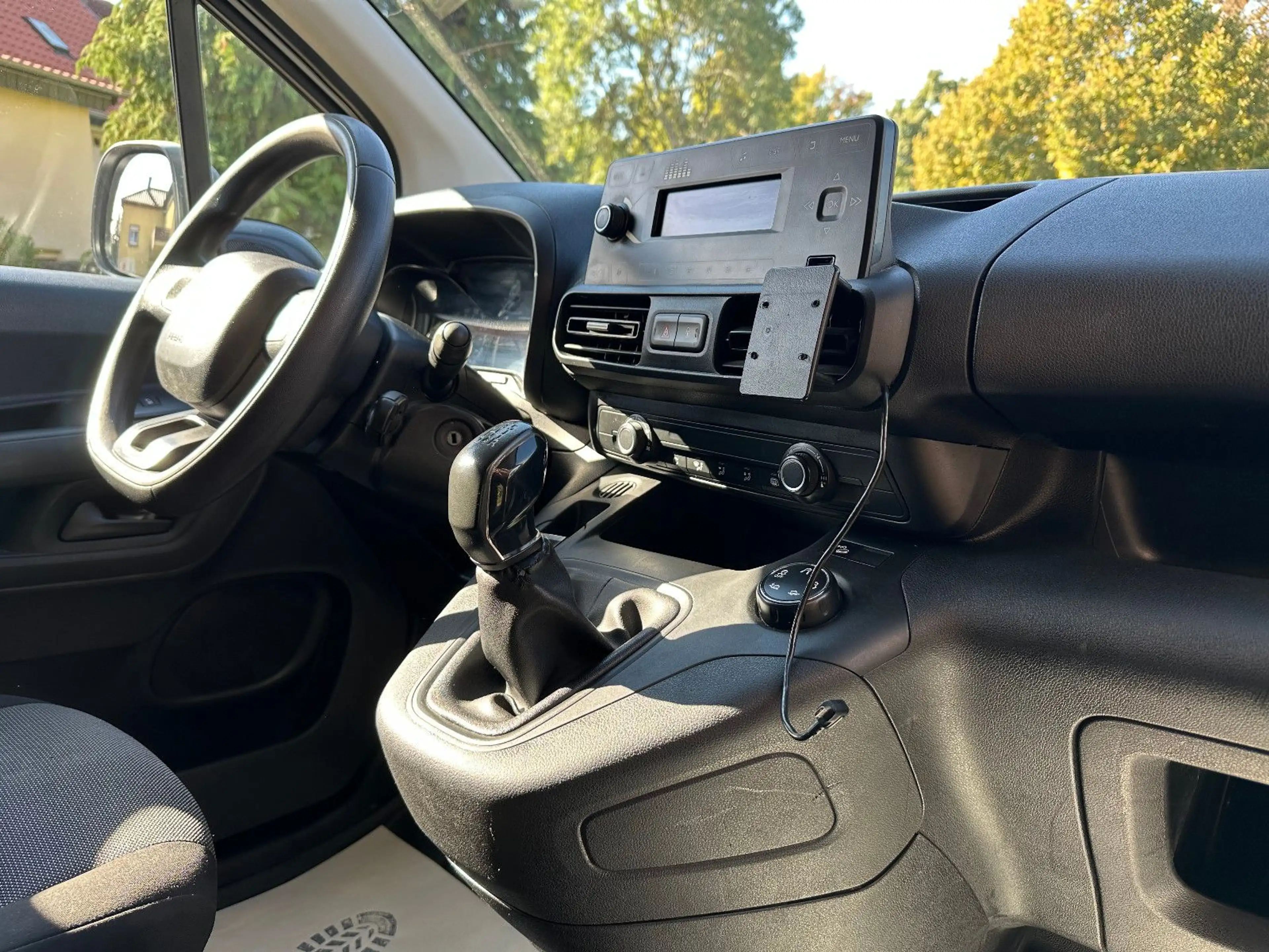 Citroen Berlingo BERLINGO REGALSYSTEM SPURHALTE TOTINKEL AHK KAM. — photo 3