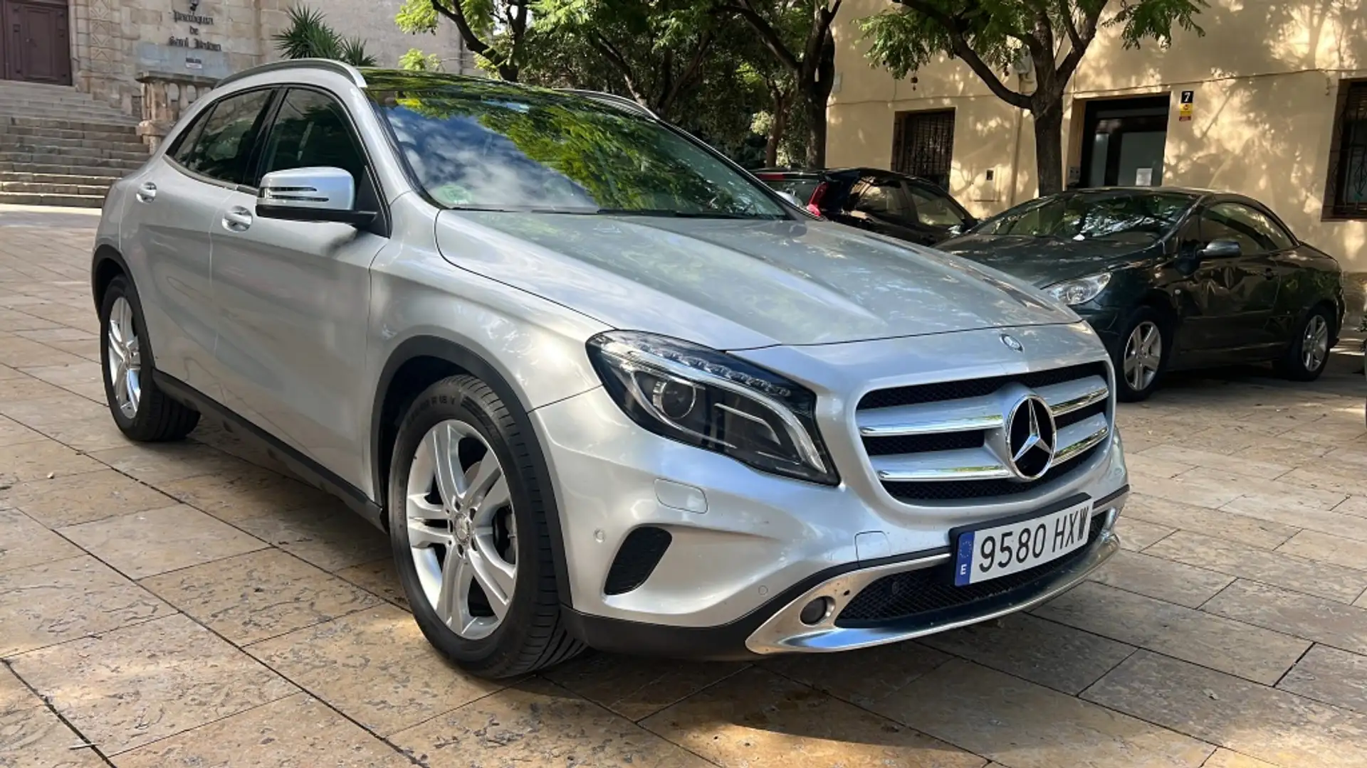 Mercedes-Benz GLA 220 220d Urban 4Matic 7G-DCT Plateado - 1