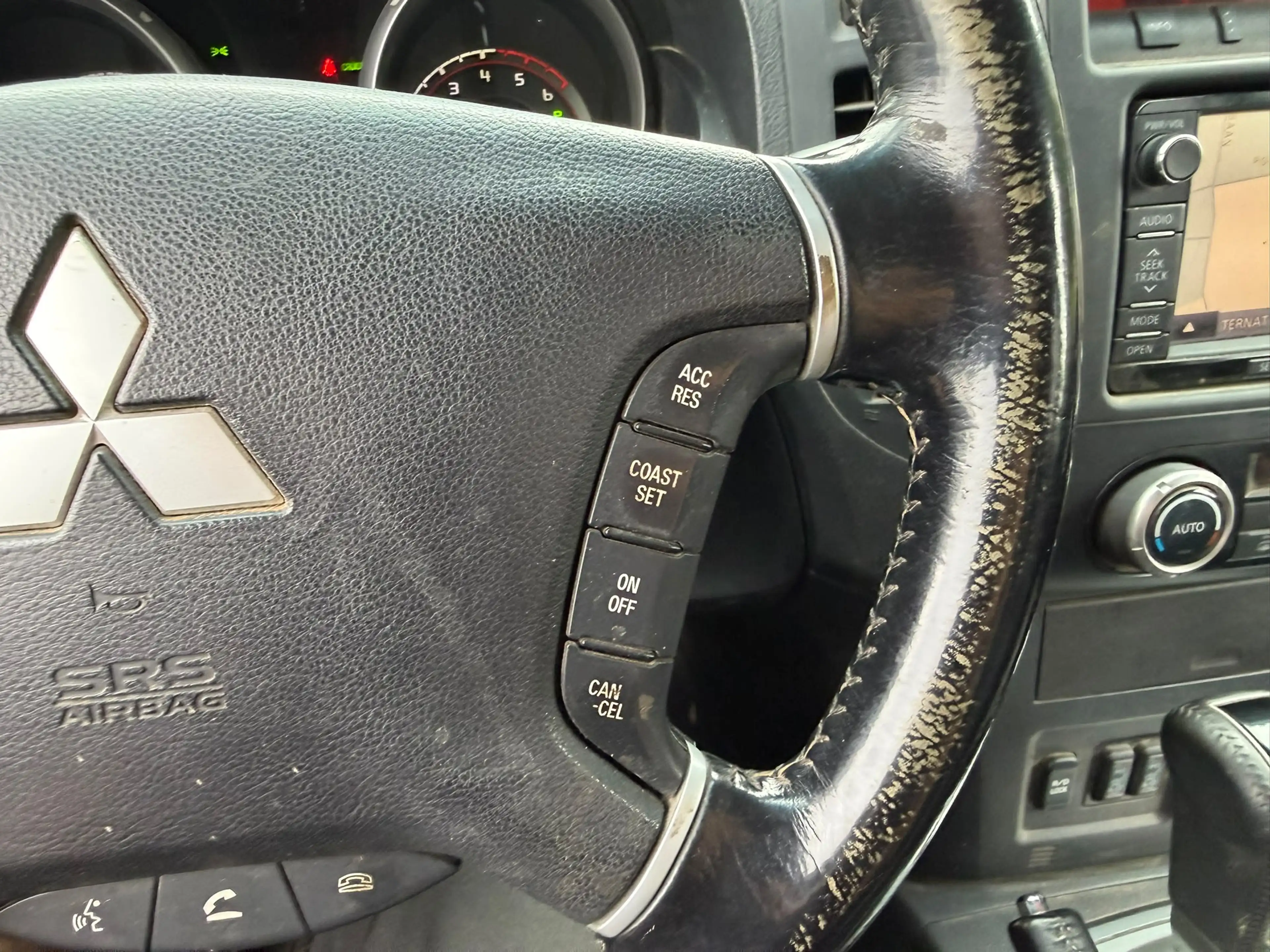 Mitsubishi Pajero Pajero 3.2 DI-D Instyle FAP ****7 Places **** OU*** UTILITAIRE*** — photo 12