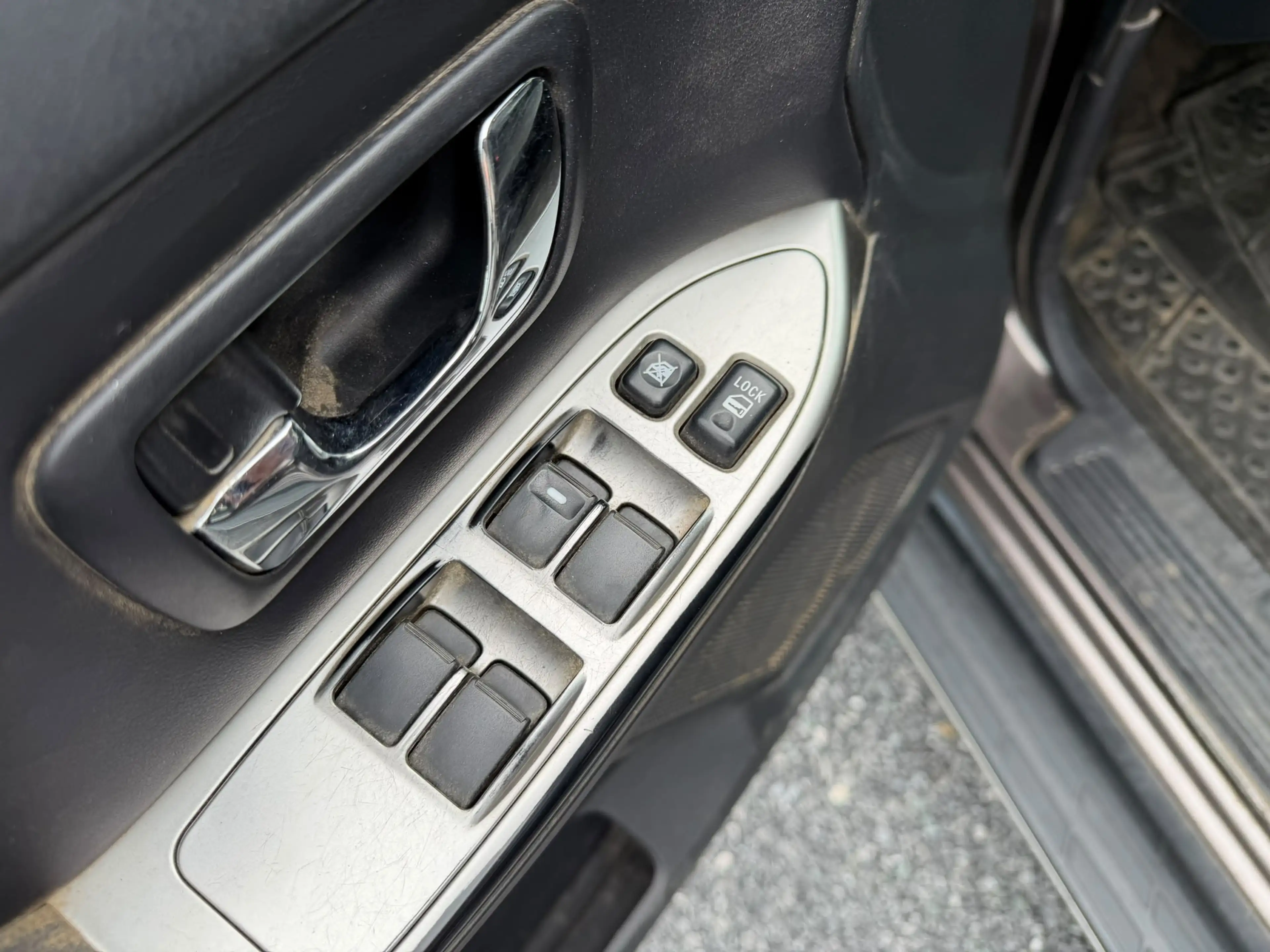 Mitsubishi Pajero Pajero 3.2 DI-D Instyle FAP ****7 Places **** OU*** UTILITAIRE*** — photo 15