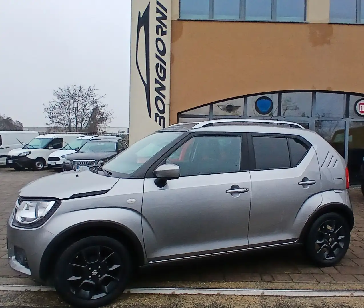 Suzuki Ignis 1.2 benzina dualjet iTop 2wd km 45000 Gris - 1