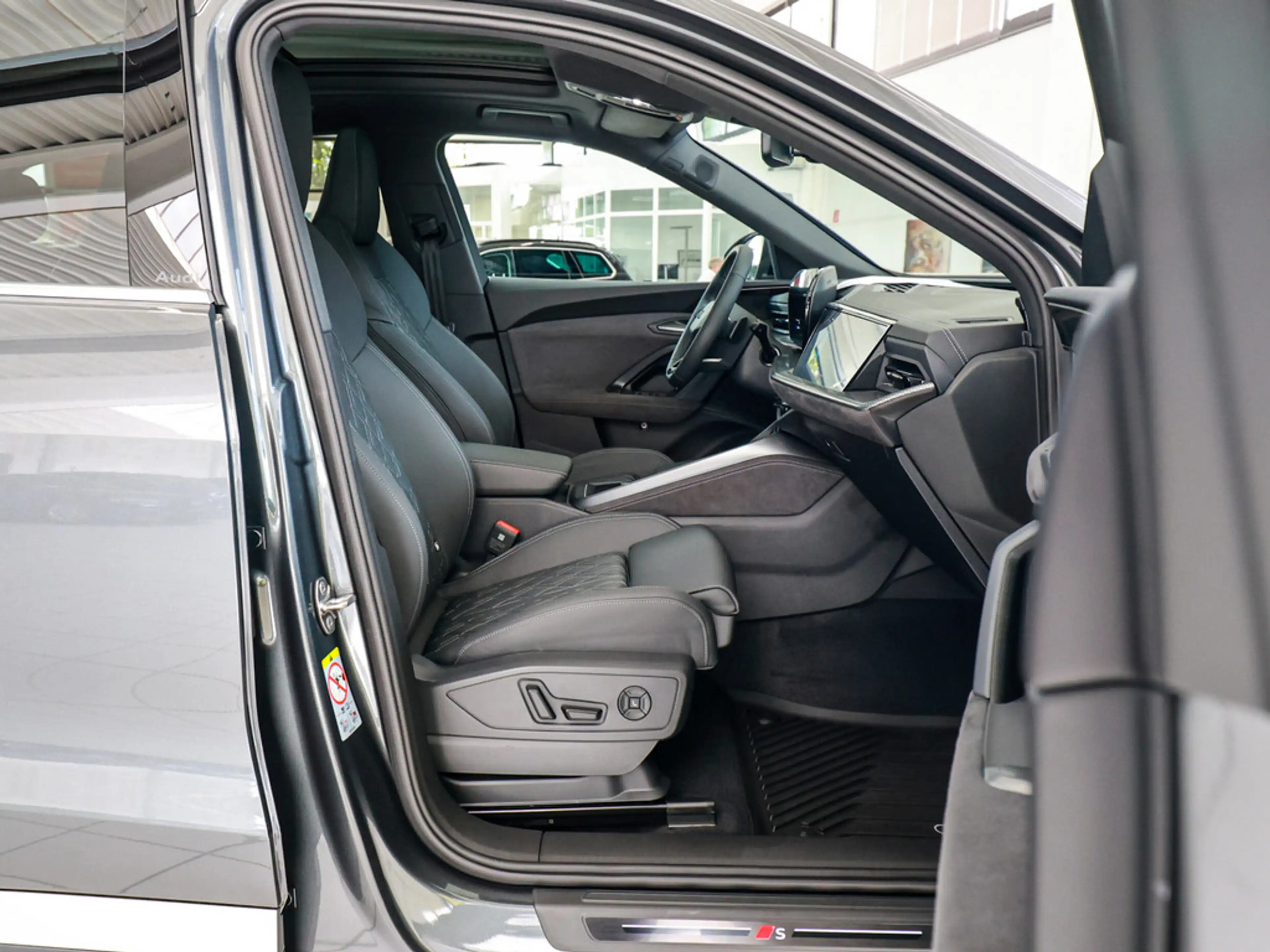 Audi SQ5 3.0 TFSI quattro LUFTF. ACC PANO HUD LED — photo 4