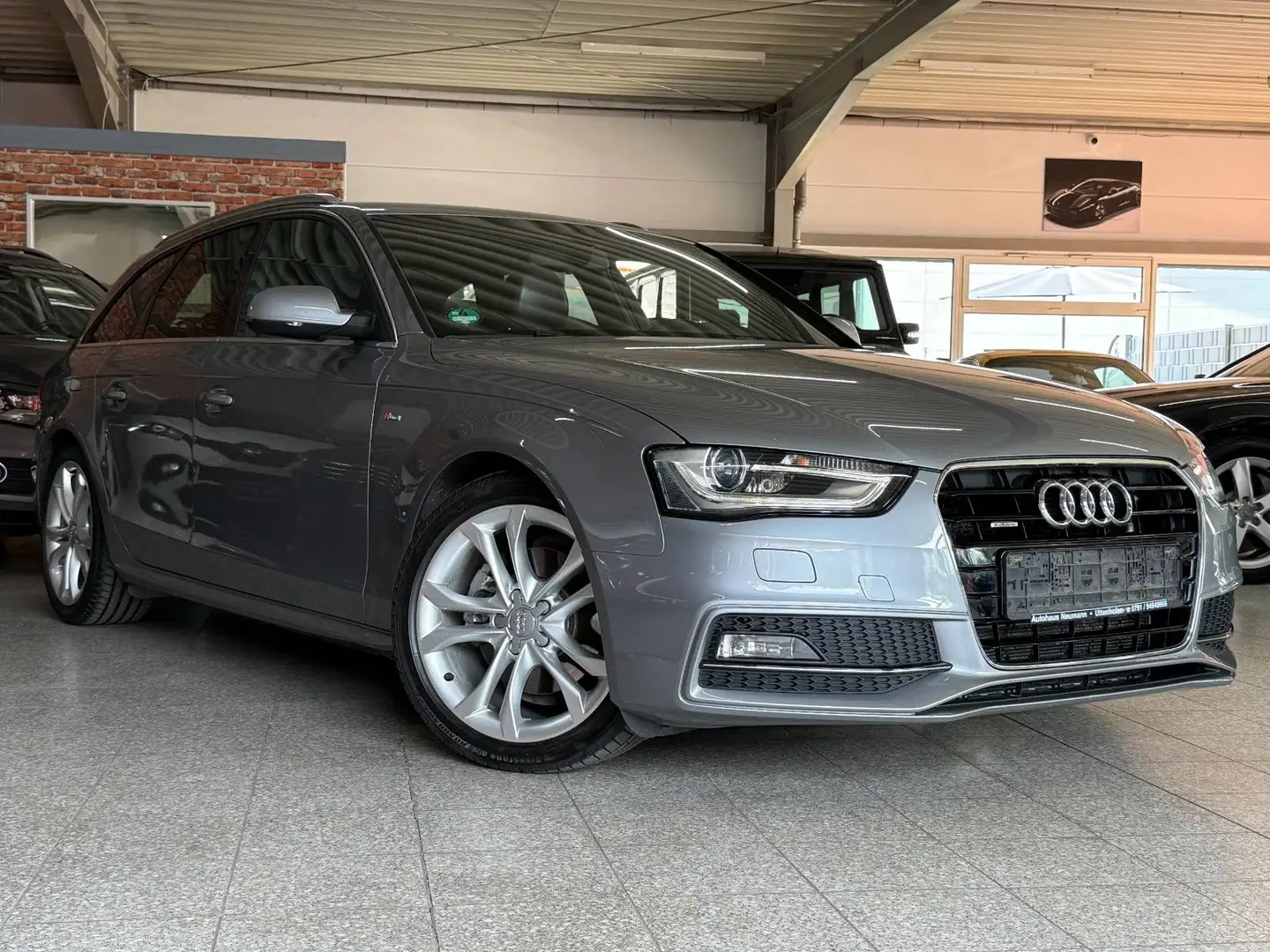 Audi A4 Avant 2.0TDI Quattro-S line-Xenon-Teilleder Grau - 1