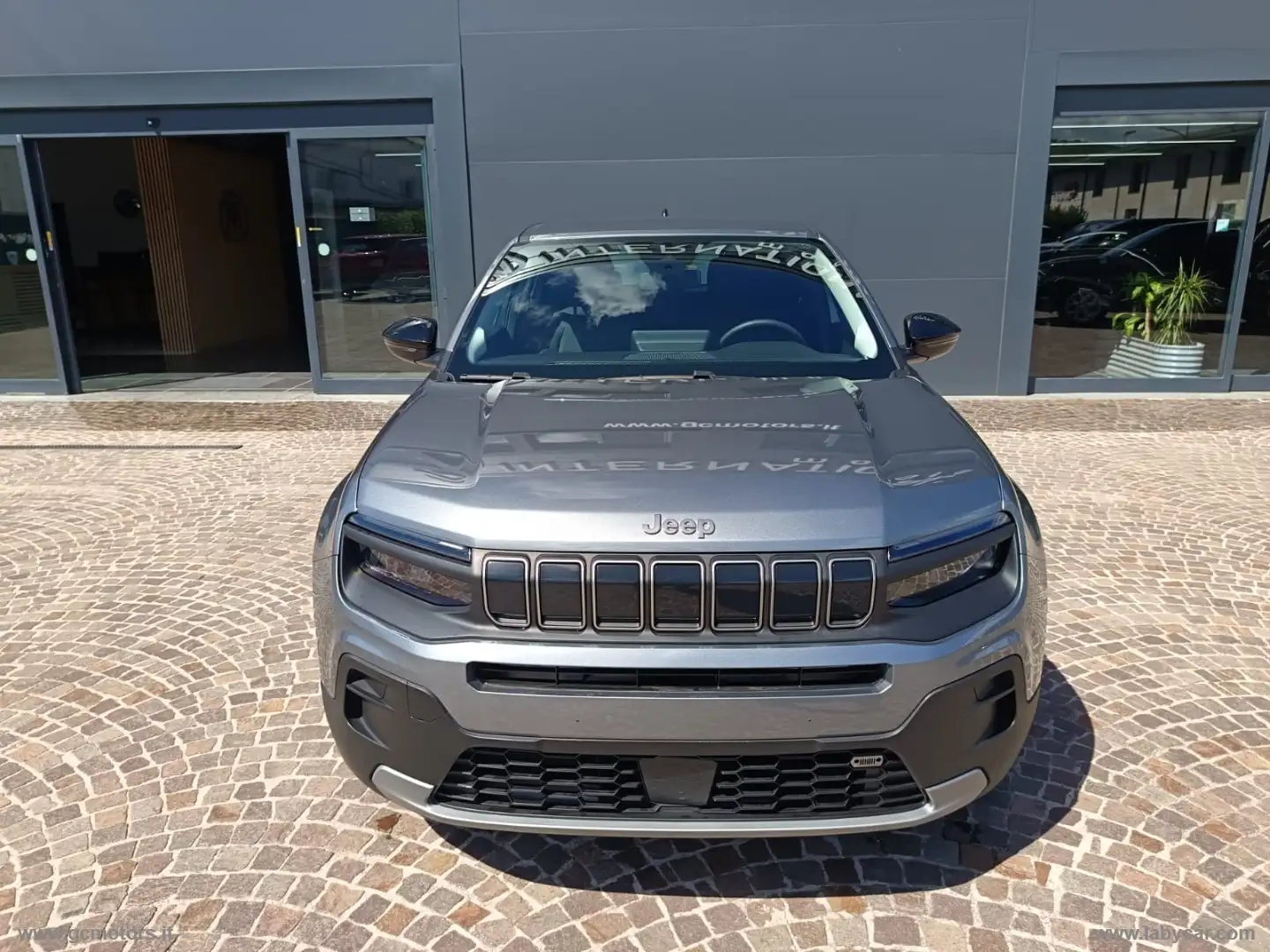 Jeep Avenger 1.2 Turbo Altitude Grijs - 2