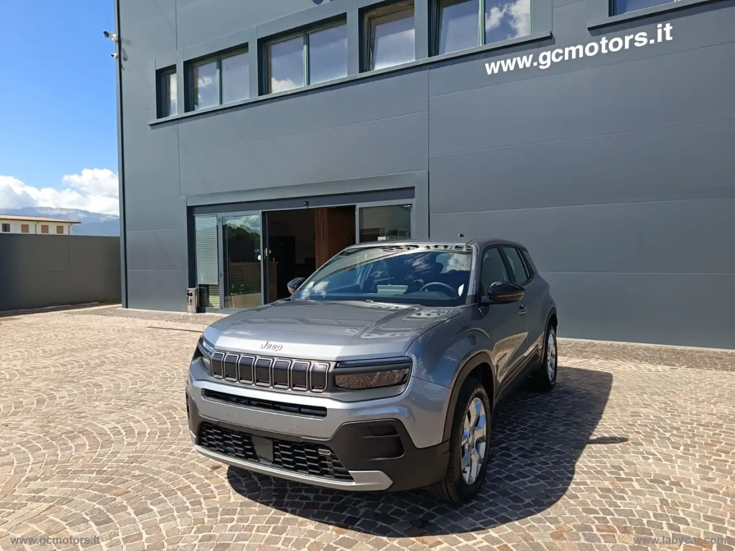 Jeep Avenger 1.2 Turbo Altitude Grijs - 1