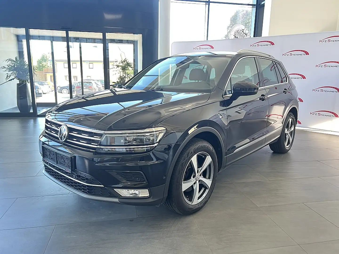 Volkswagen Tiguan 2,0 TDI SCR 4Motion Sky DSG AHK, Pano, VC Schwarz - 1