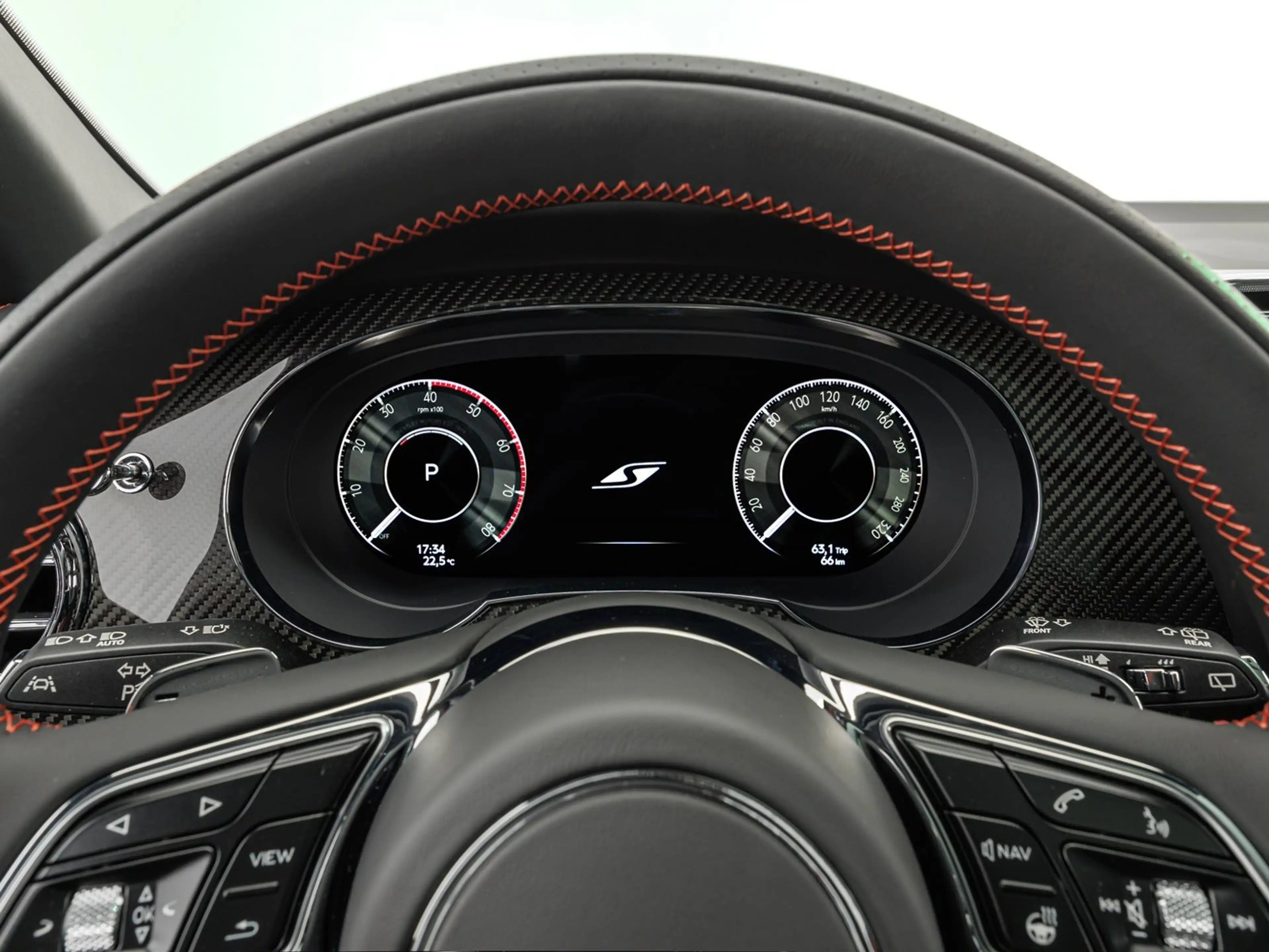 Bentley Bentayga S V8 — photo 14