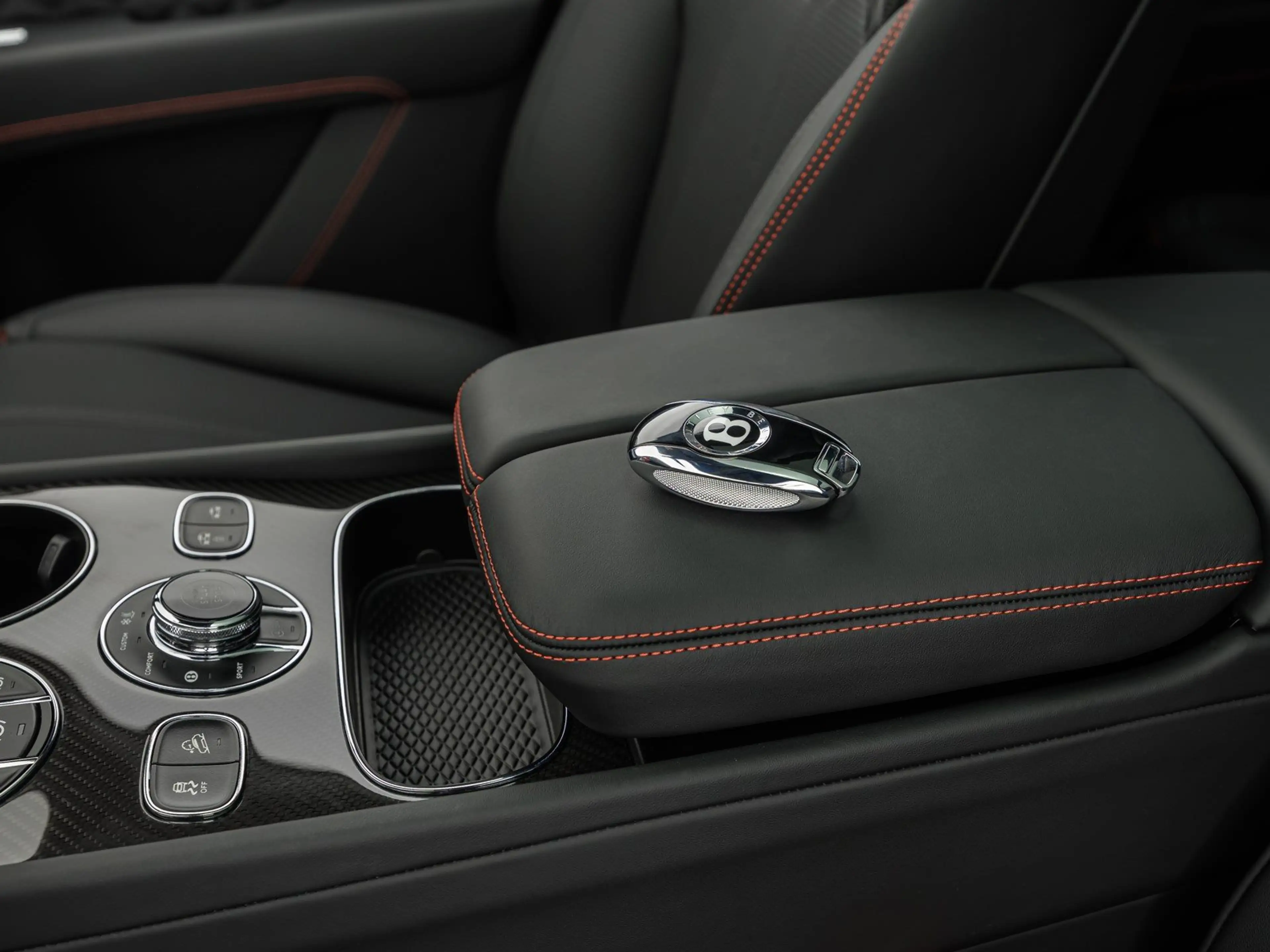 Bentley Bentayga S V8 — photo 13
