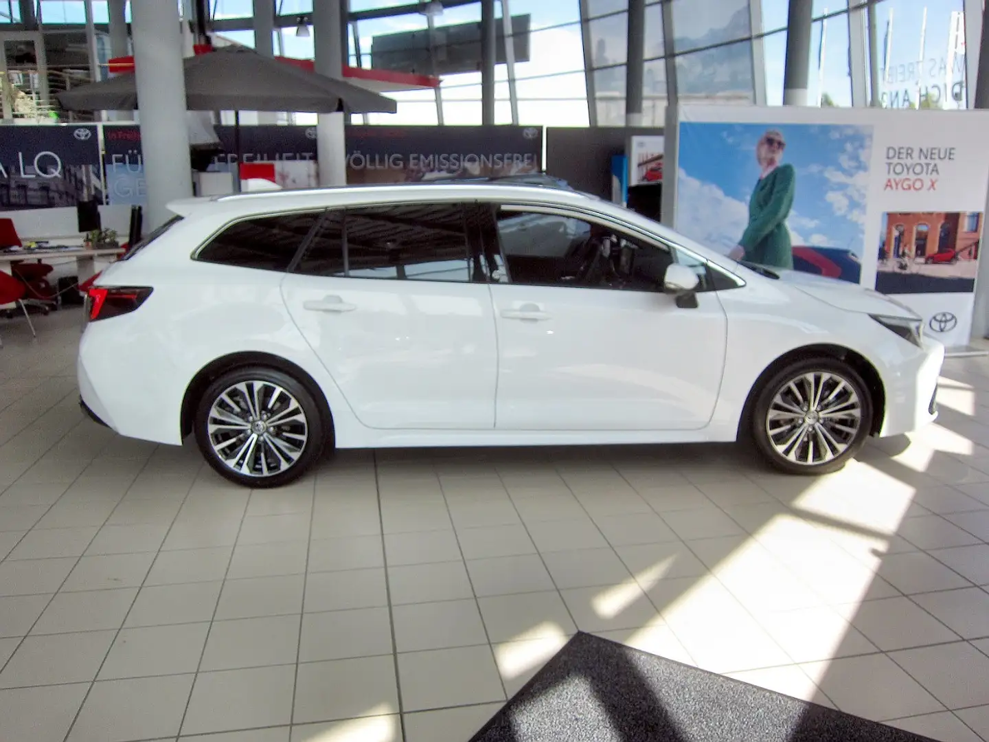 Toyota Corolla Touring Sports 2.0 Hybrid Team D Kamera Wit - 2