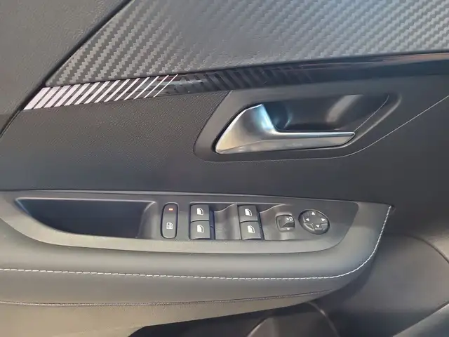 Peugeot 208 view 8