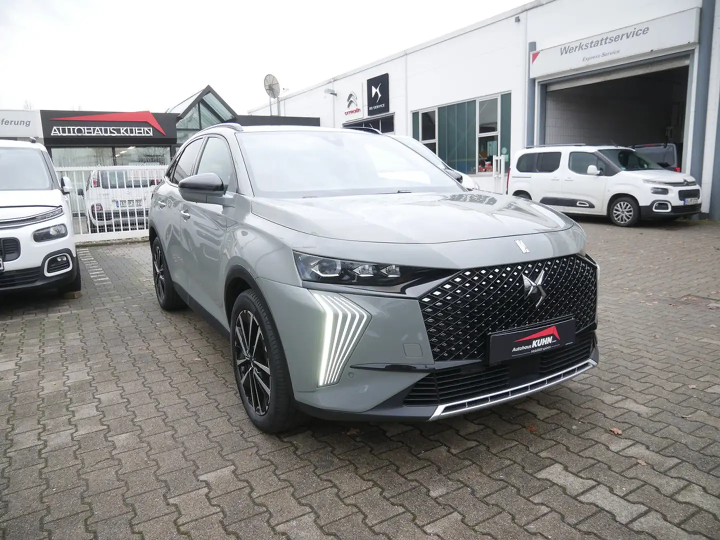 DS Automobiles DS 7 Crossback Opera BlueHDi 130 PANO 360° Gris - 2