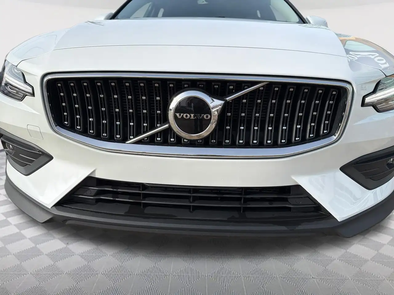 Volvo V60 Cross Country снимка Volvo V60 Cross Country