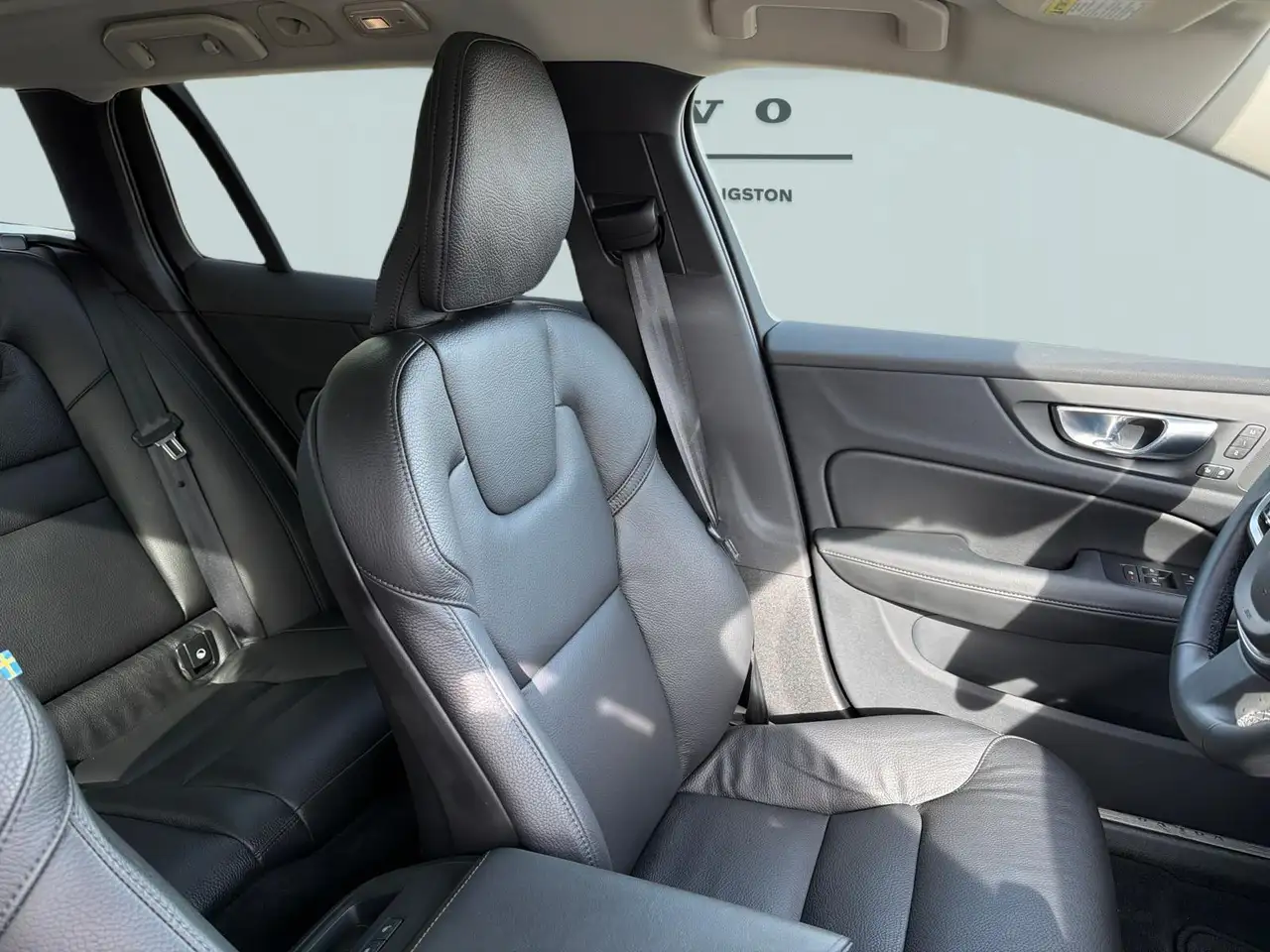 Volvo V60 Cross Country снимка Volvo V60 Cross Country