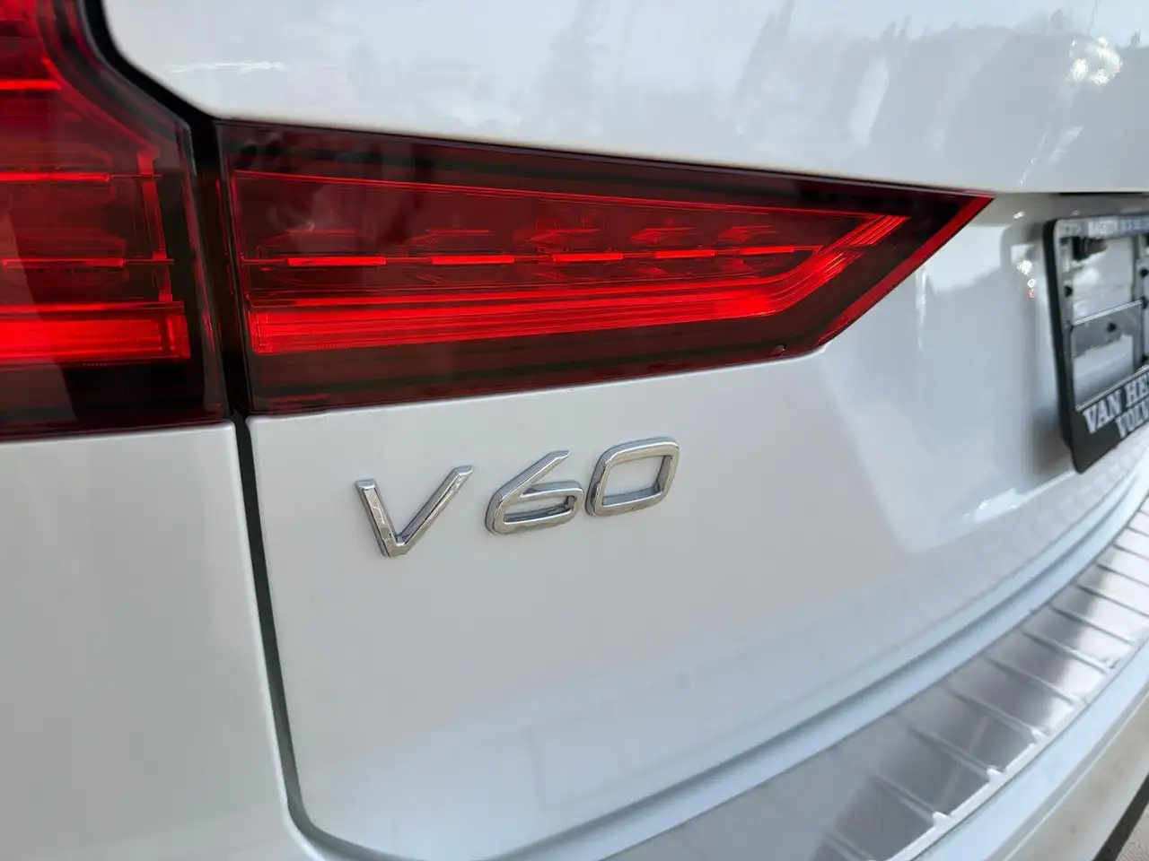 Volvo V60 Cross Country снимка Volvo V60 Cross Country