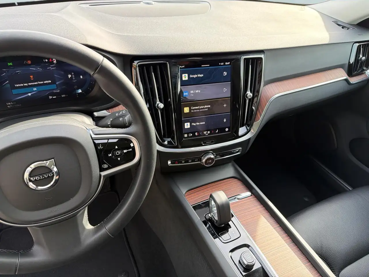 Volvo V60 Cross Country снимка Volvo V60 Cross Country