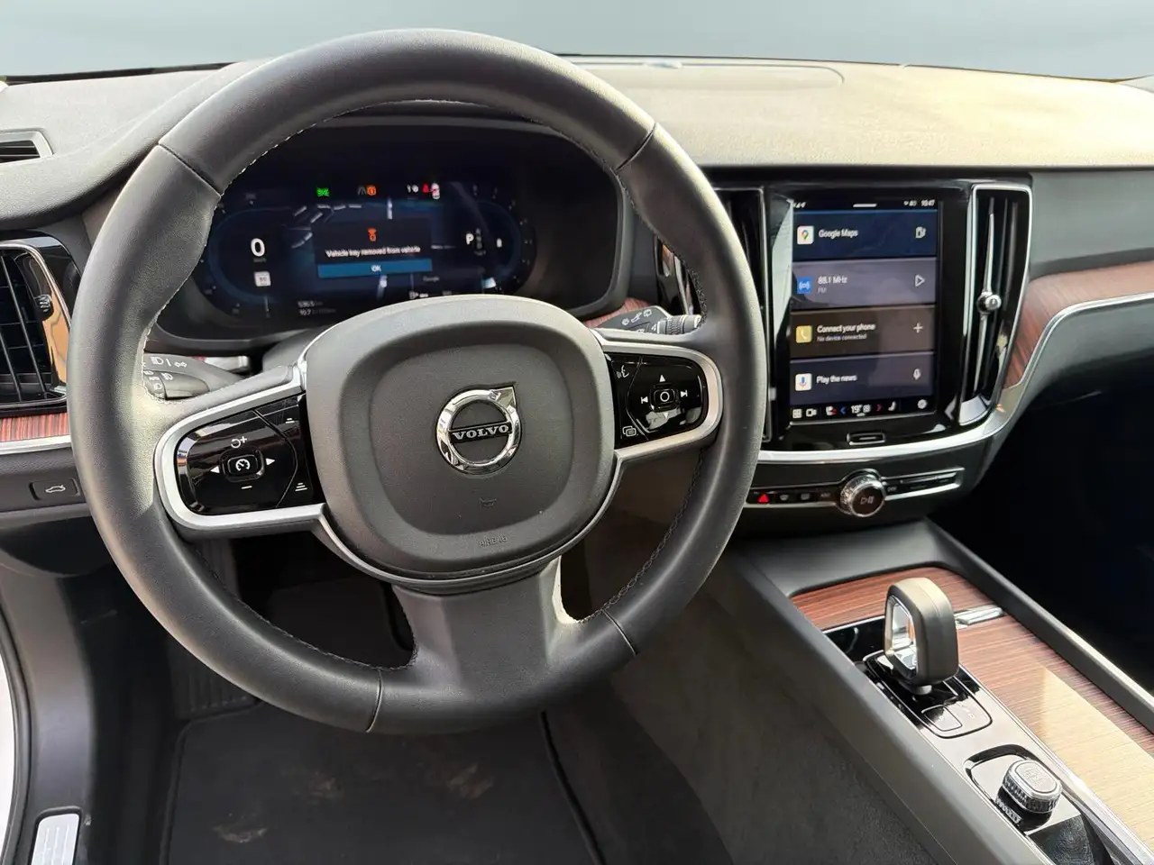 Volvo V60 Cross Country снимка Volvo V60 Cross Country