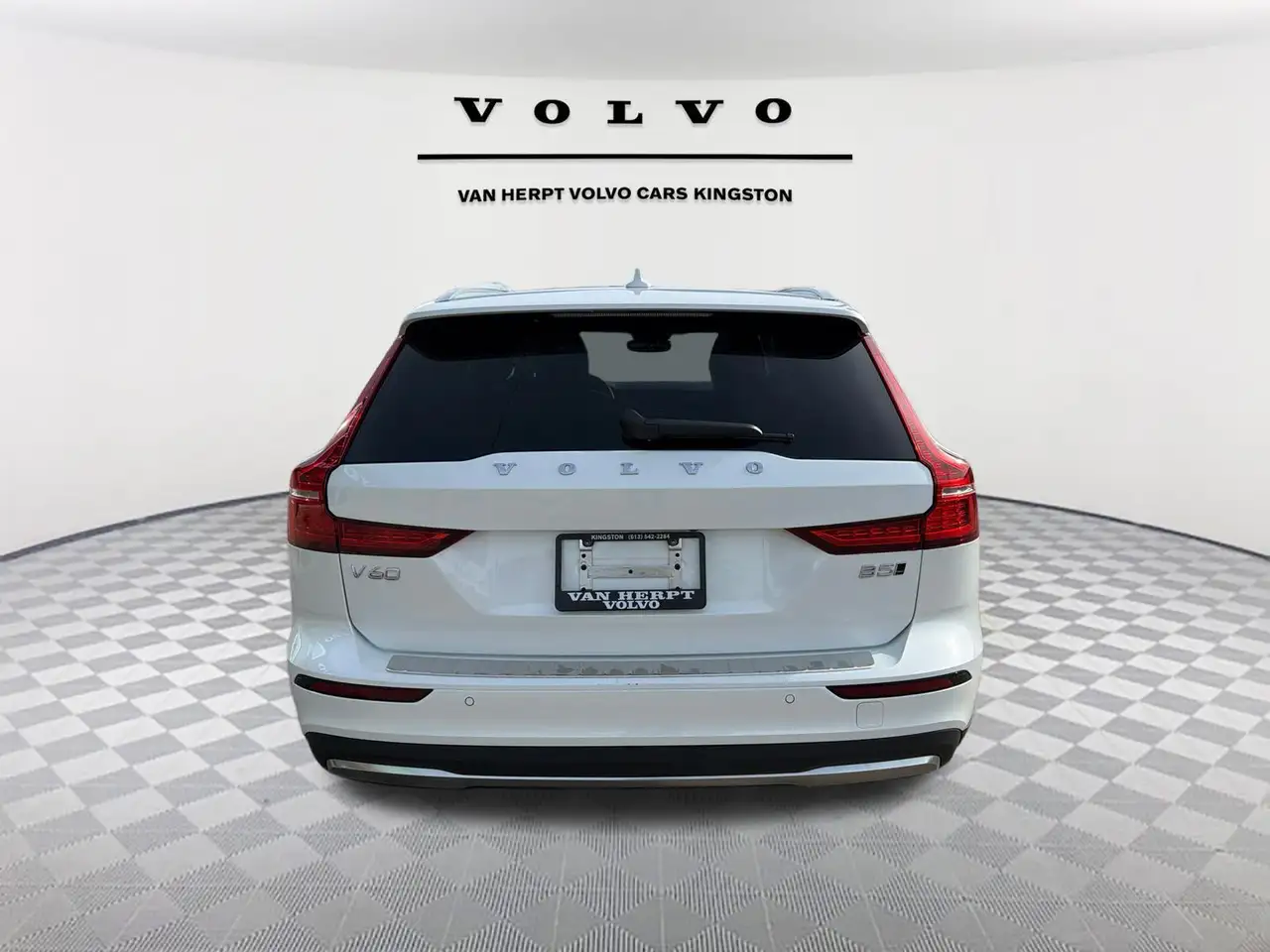 Volvo V60 Cross Country снимка Volvo V60 Cross Country