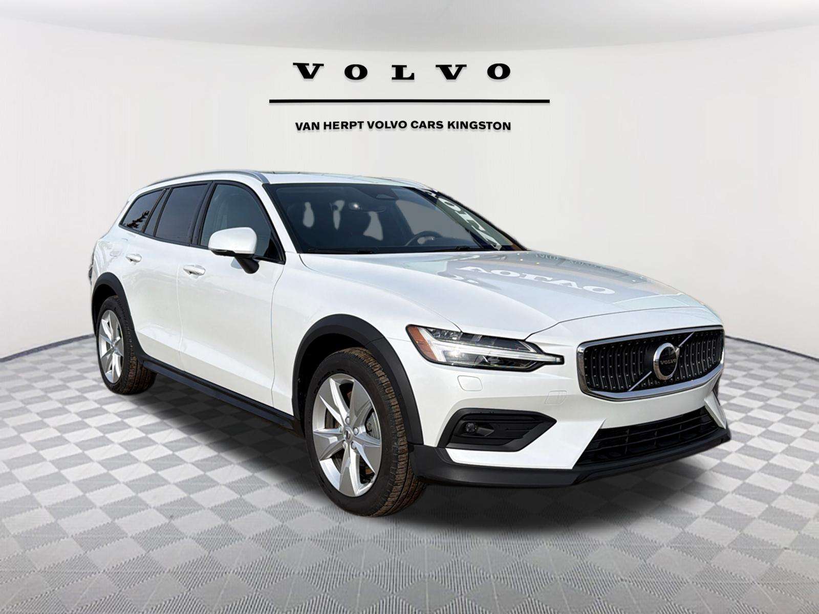 White 2025 Volvo V60 Wagon  Automatic