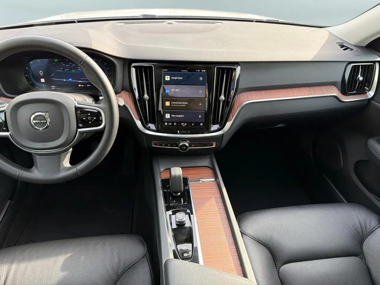 Volvo V60 Cross Country снимка Volvo V60 Cross Country