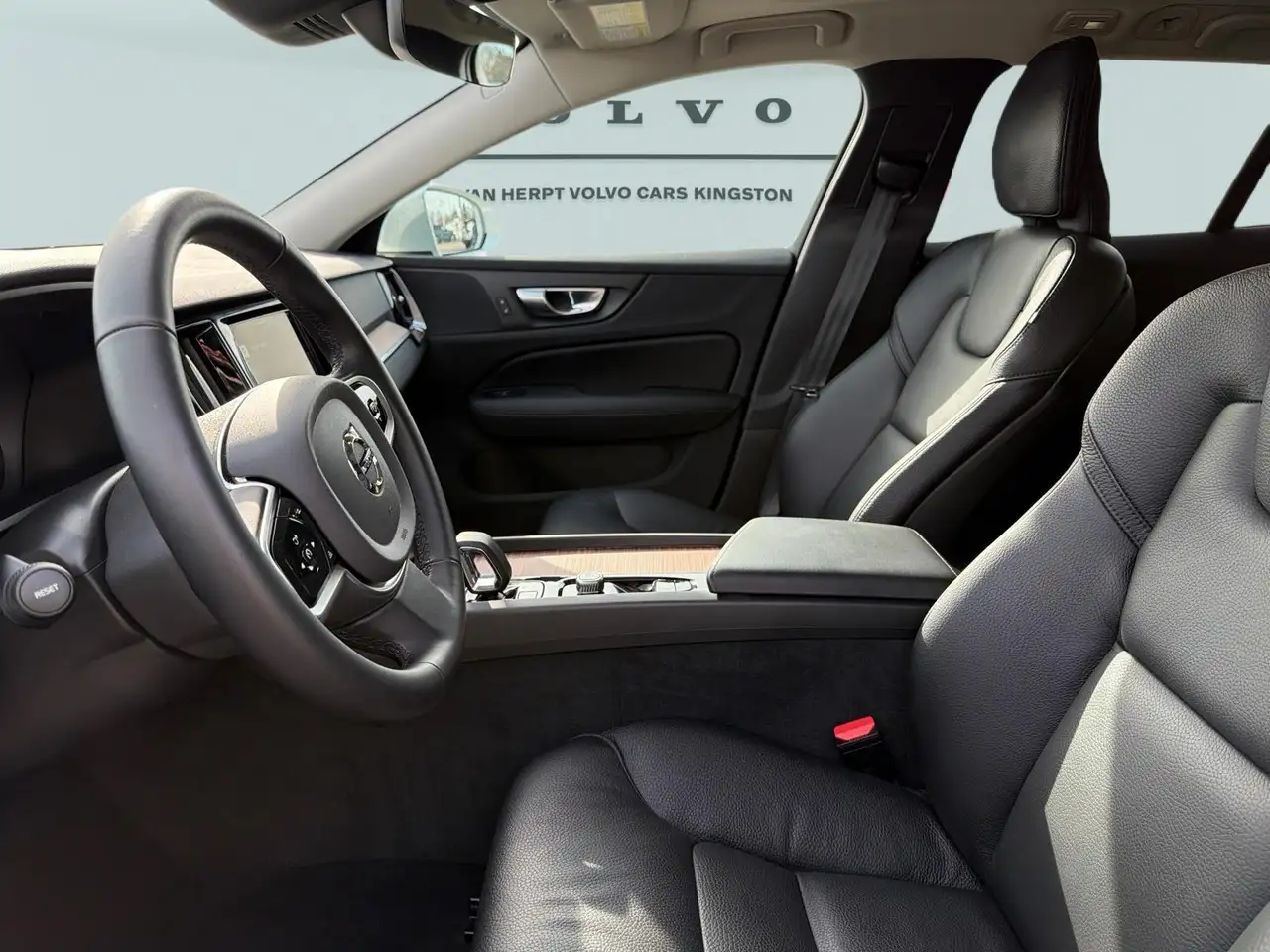 Volvo V60 Cross Country снимка Volvo V60 Cross Country