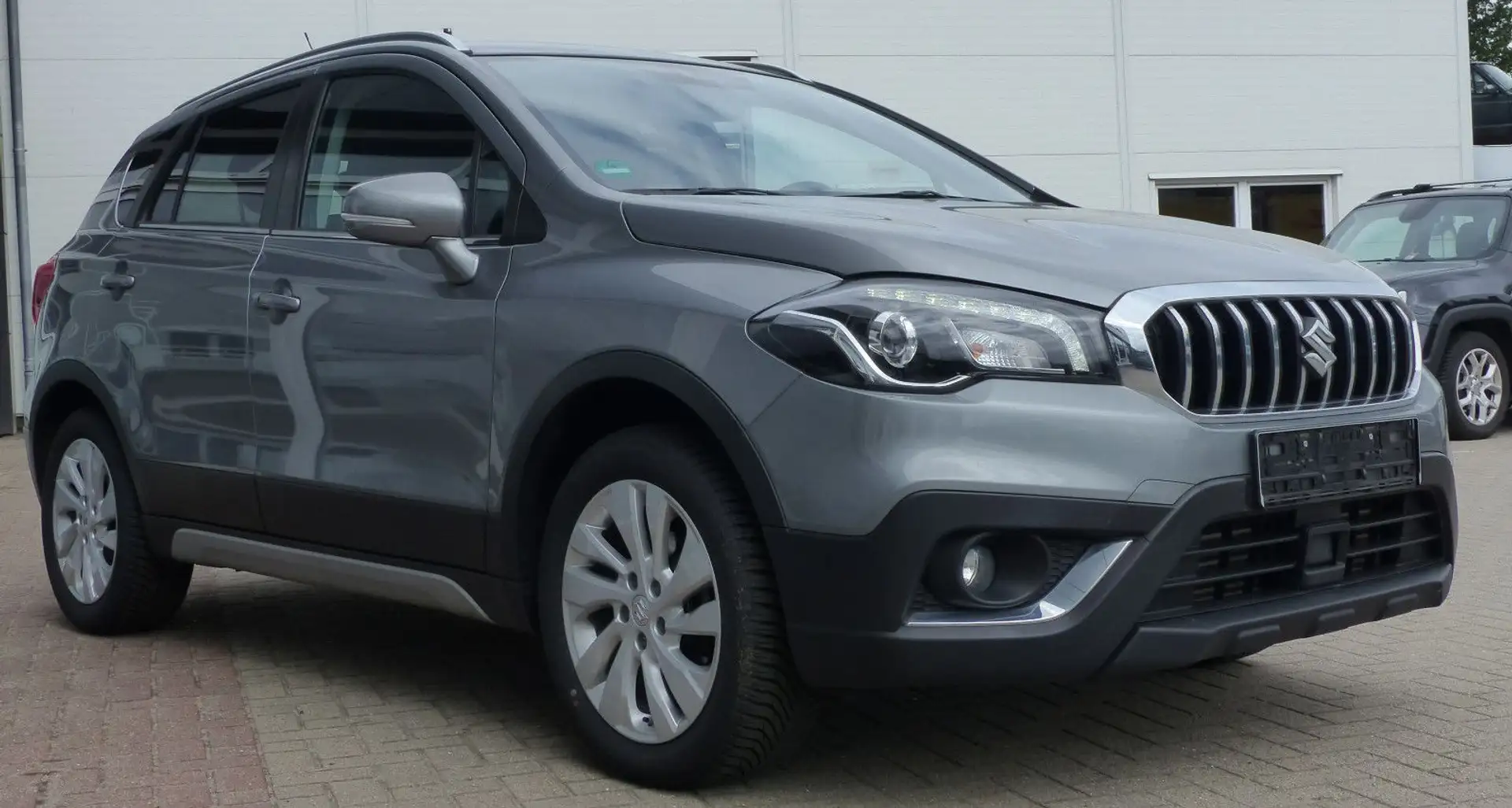 Suzuki (SX4) S-Cross Comf. AHK*SHZ*Allwetter*Kamera*Nav Grijs - 2