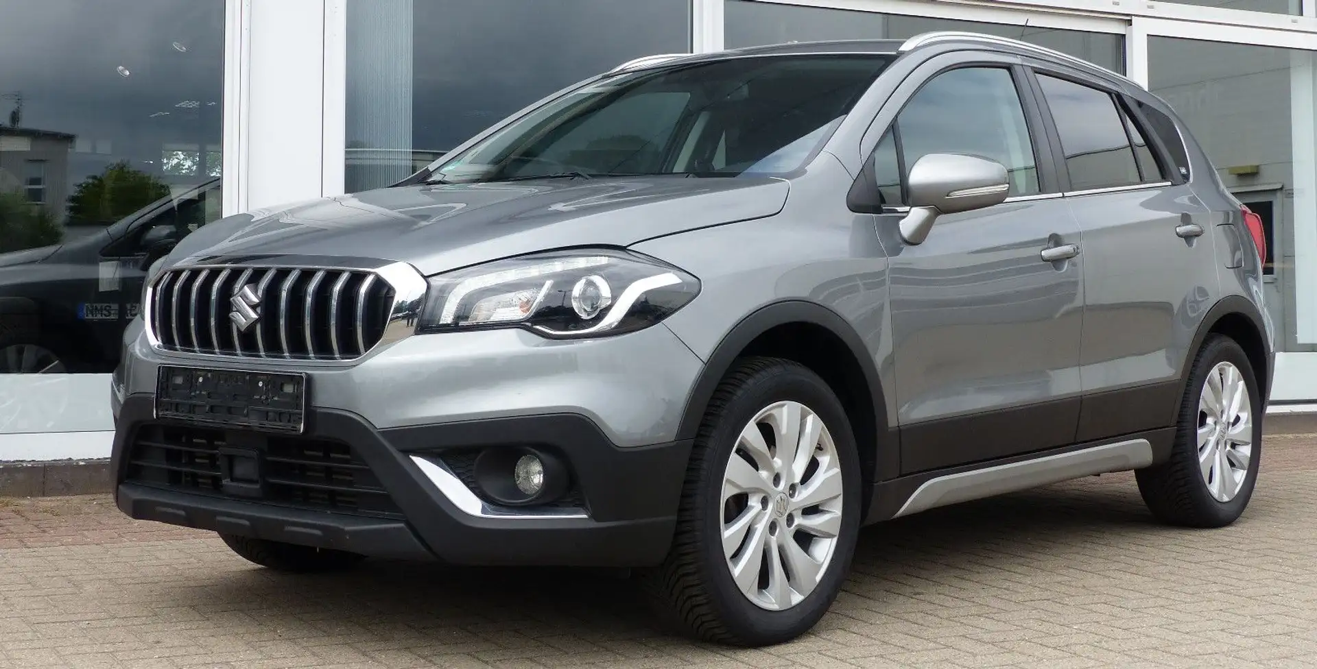 Suzuki (SX4) S-Cross Comf. AHK*SHZ*Allwetter*Kamera*Nav Grijs - 1