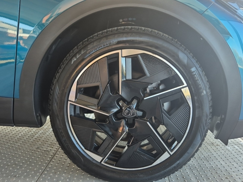 Peugeot 408 Hybrid GT AT Shz Navi Kamera 360 — photo 11