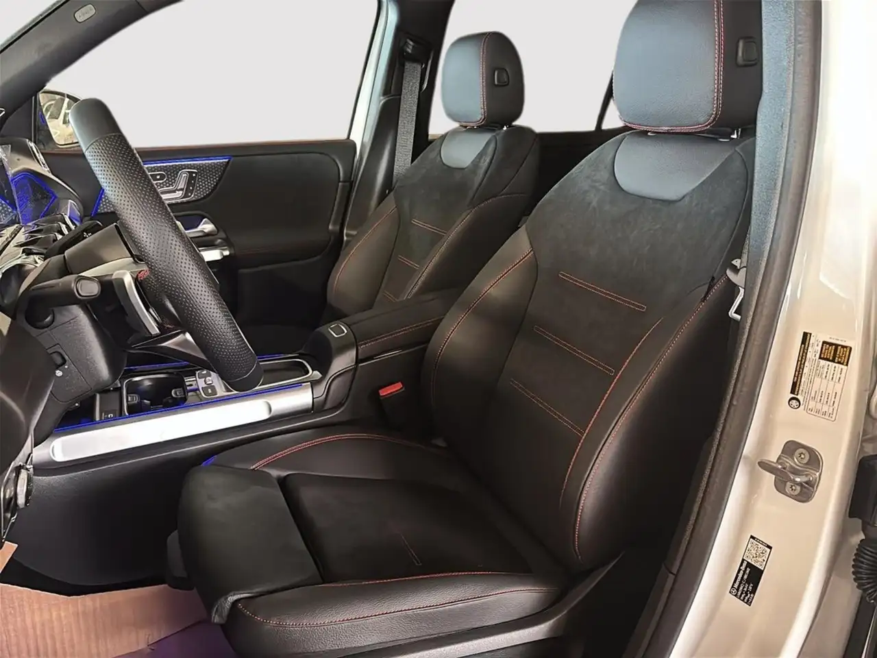 Mercedes-Benz GLB снимка Mercedes-Benz GLB