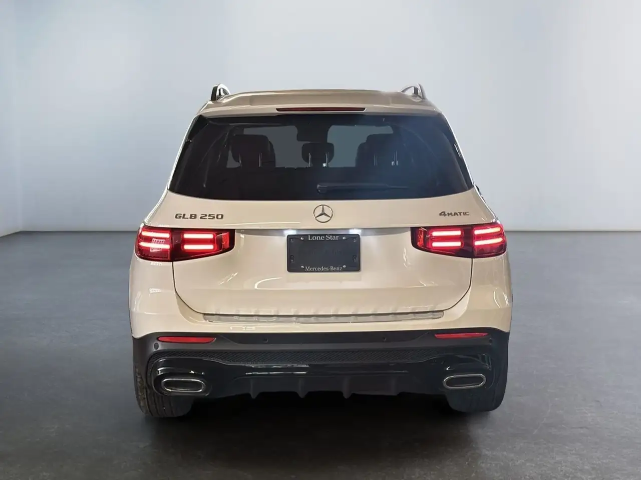 Mercedes-Benz GLB снимка Mercedes-Benz GLB