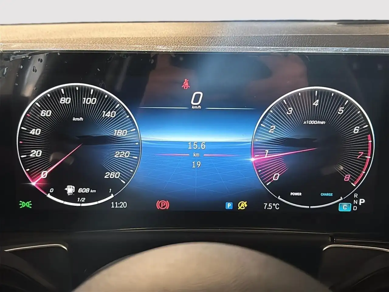 Mercedes-Benz GLB снимка Mercedes-Benz GLB