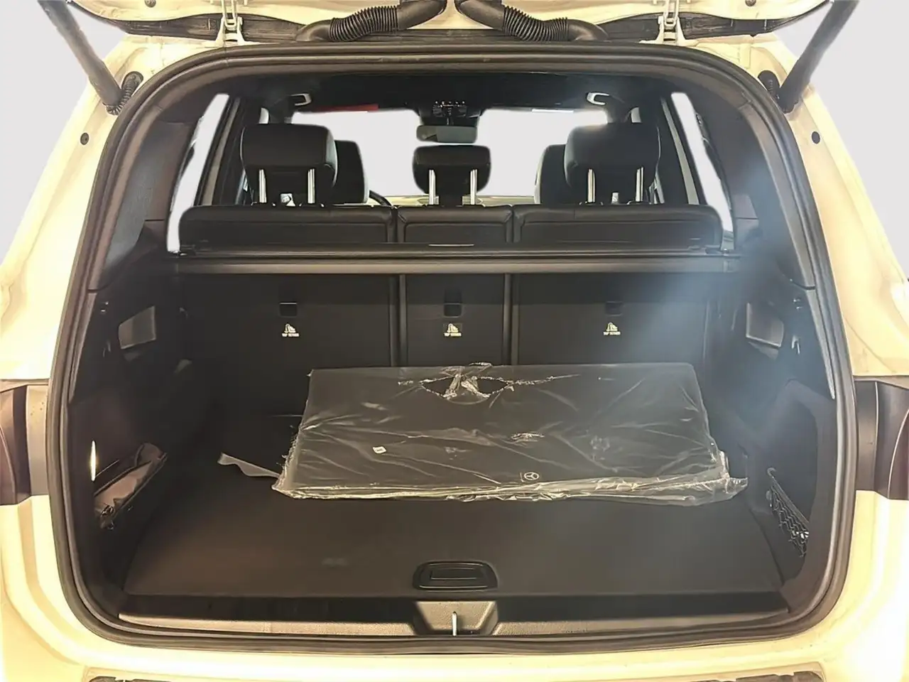 Mercedes-Benz GLB снимка Mercedes-Benz GLB