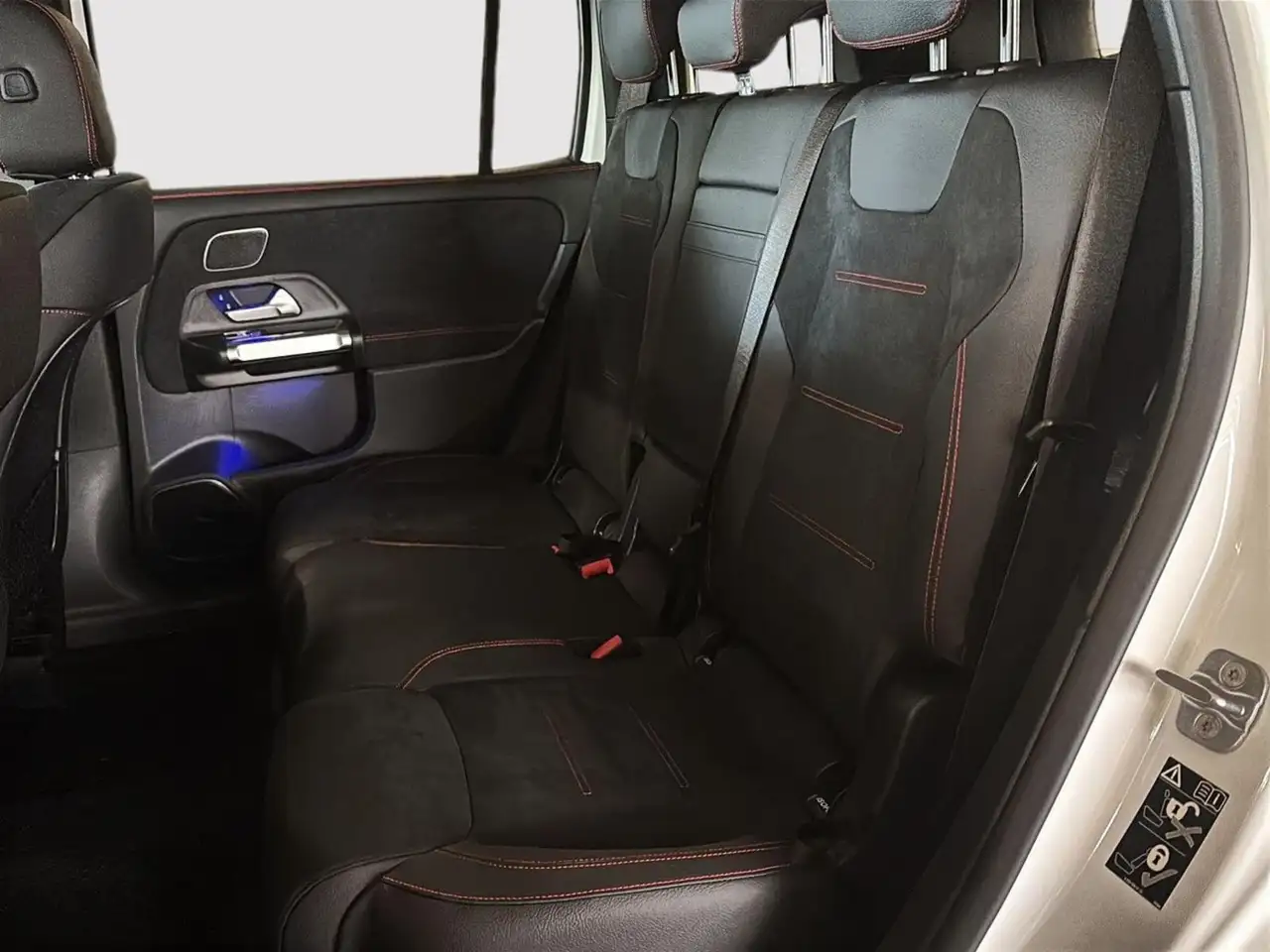 Mercedes-Benz GLB снимка Mercedes-Benz GLB