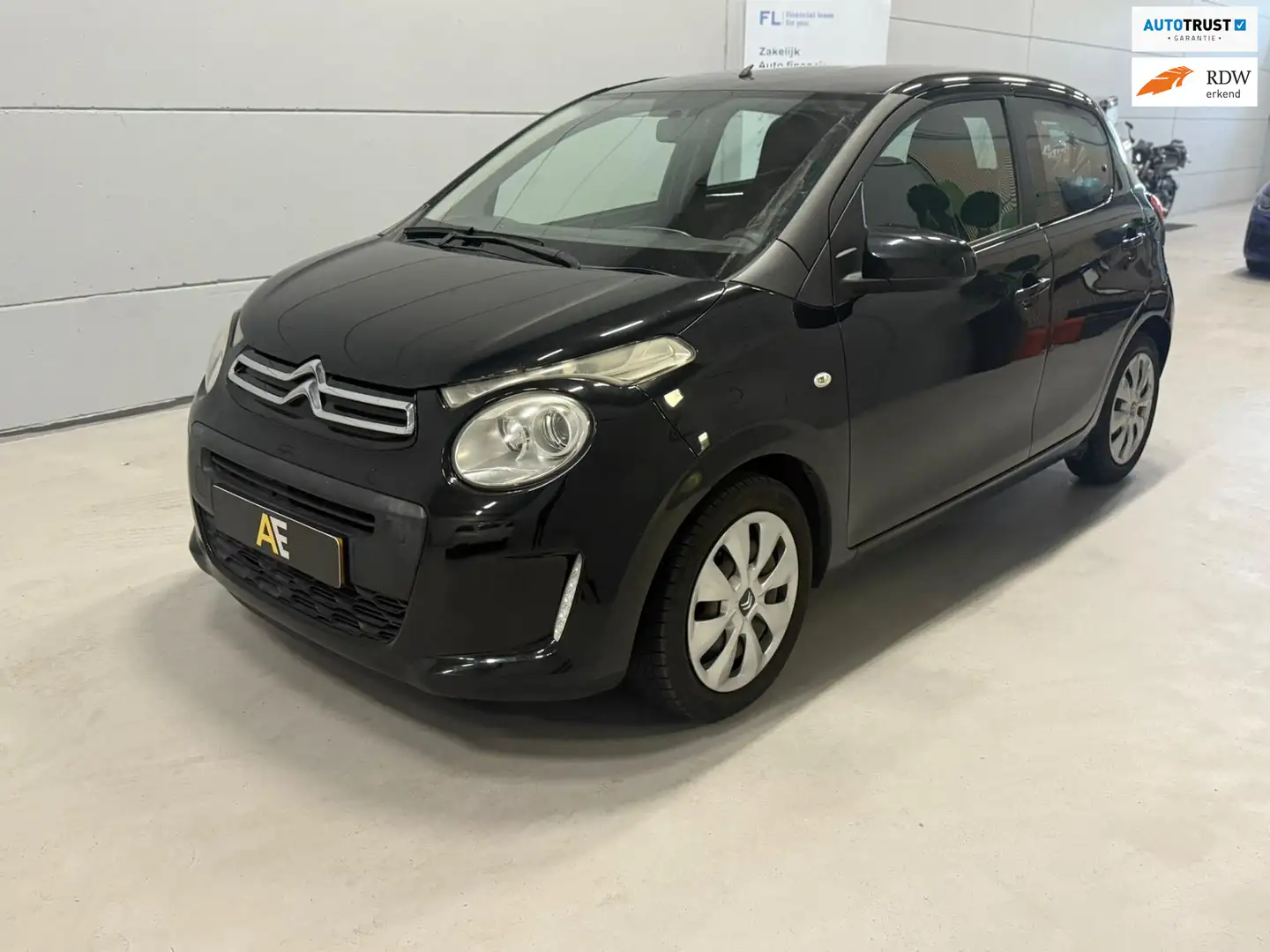 Citroen C1 1.2 PureTech Shine Schwarz - 1