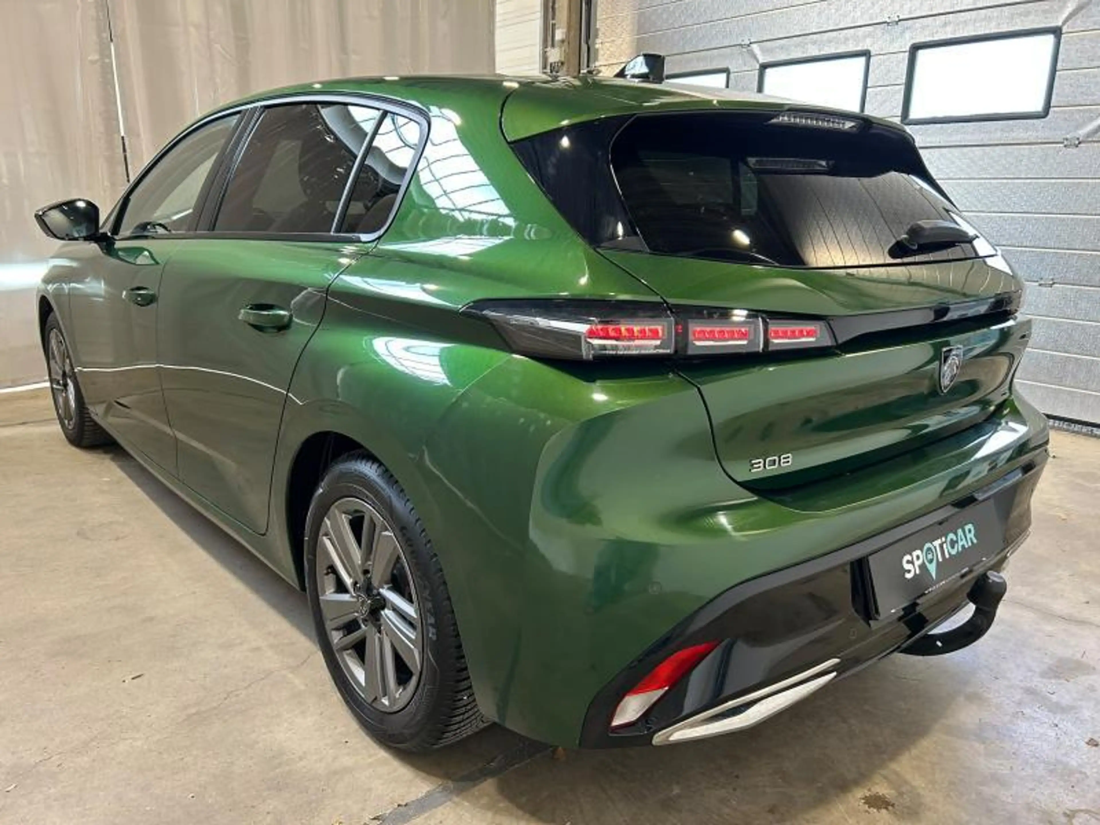 Peugeot 308 III & e- Allure — photo 8