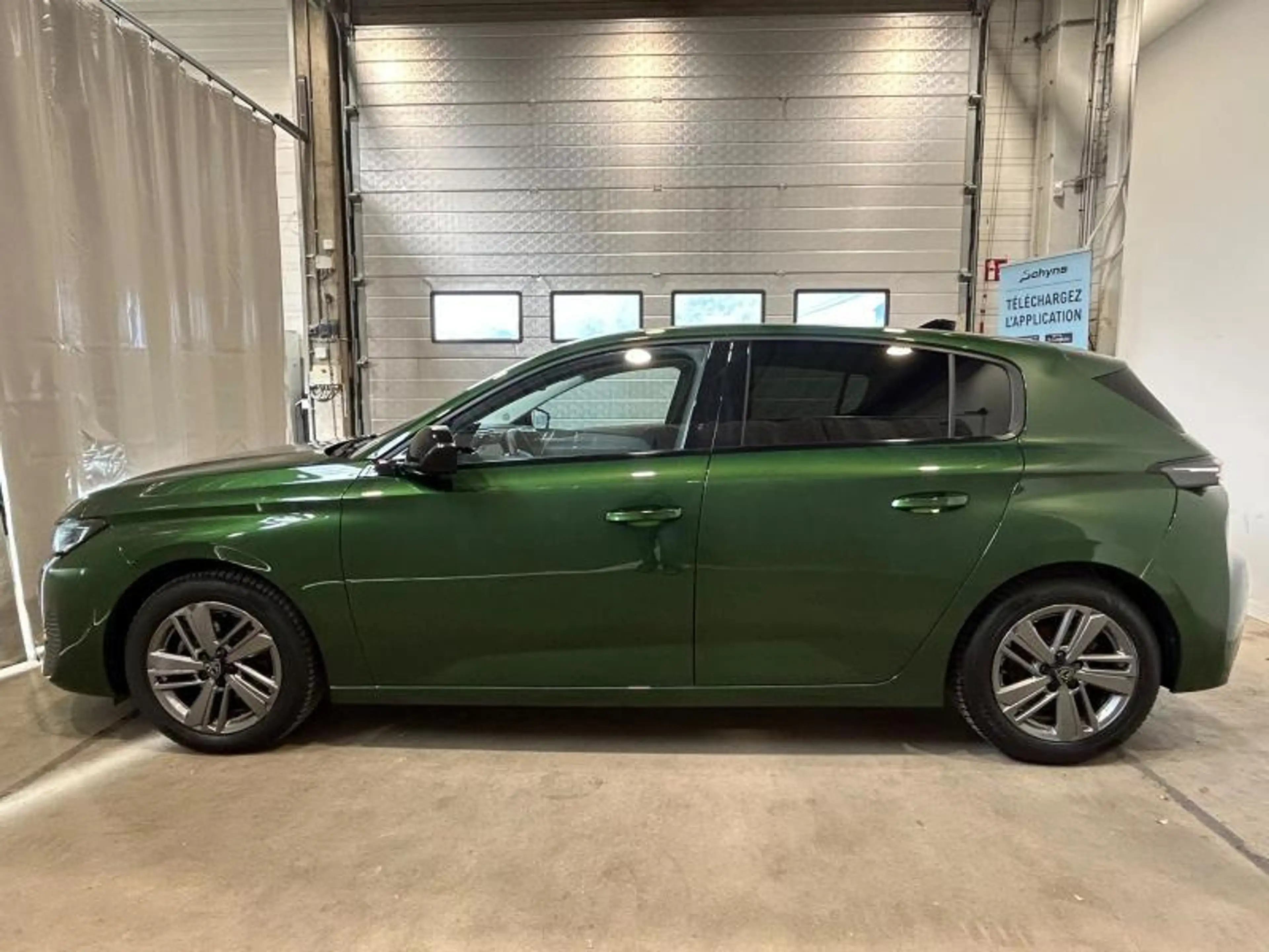 Peugeot 308 III & e- Allure — photo 9