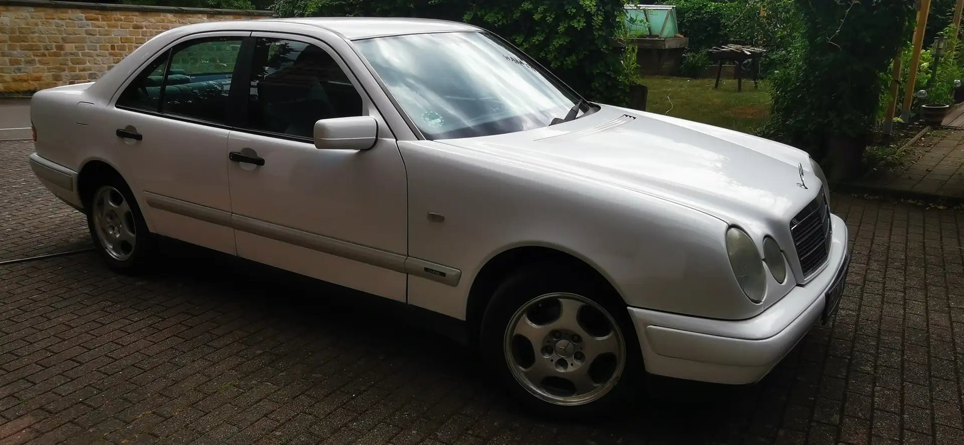 Mercedes-Benz E 230 E-Klasse Classic Bílá - 2