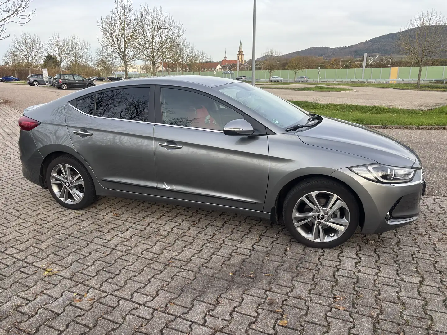 Hyundai ELANTRA 1.6 - 1