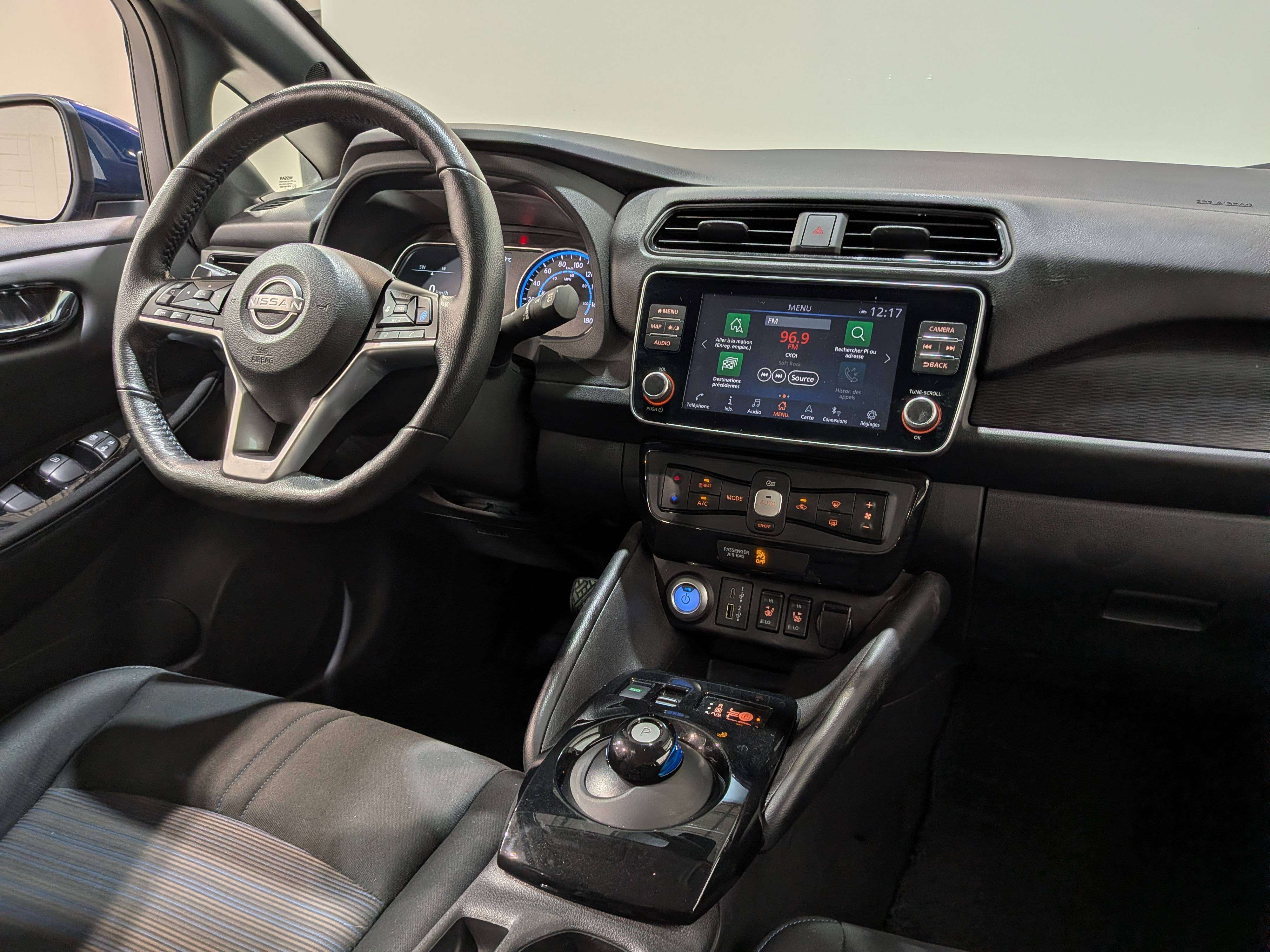 Nissan LEAF 2024