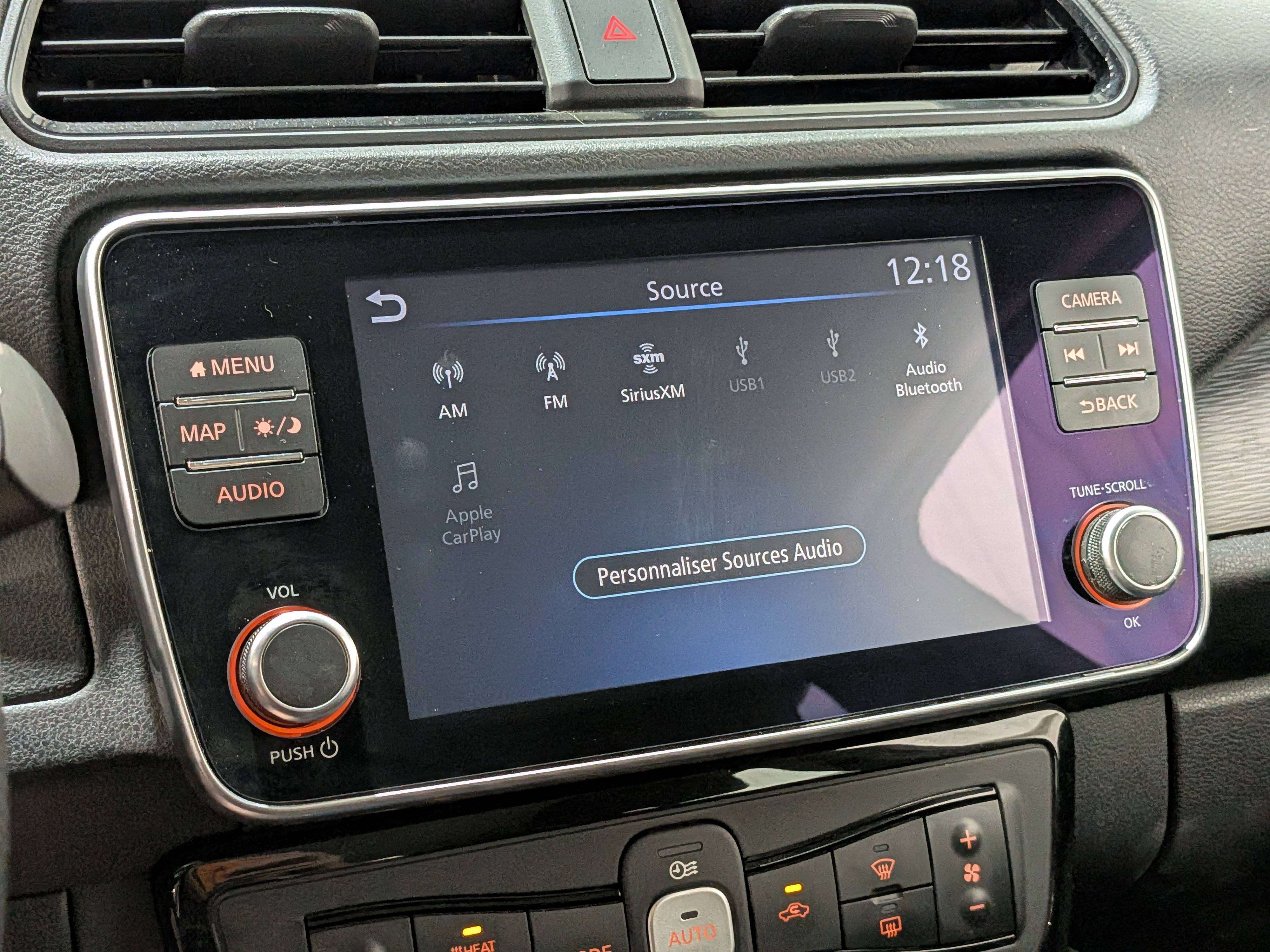 Nissan LEAF 2024