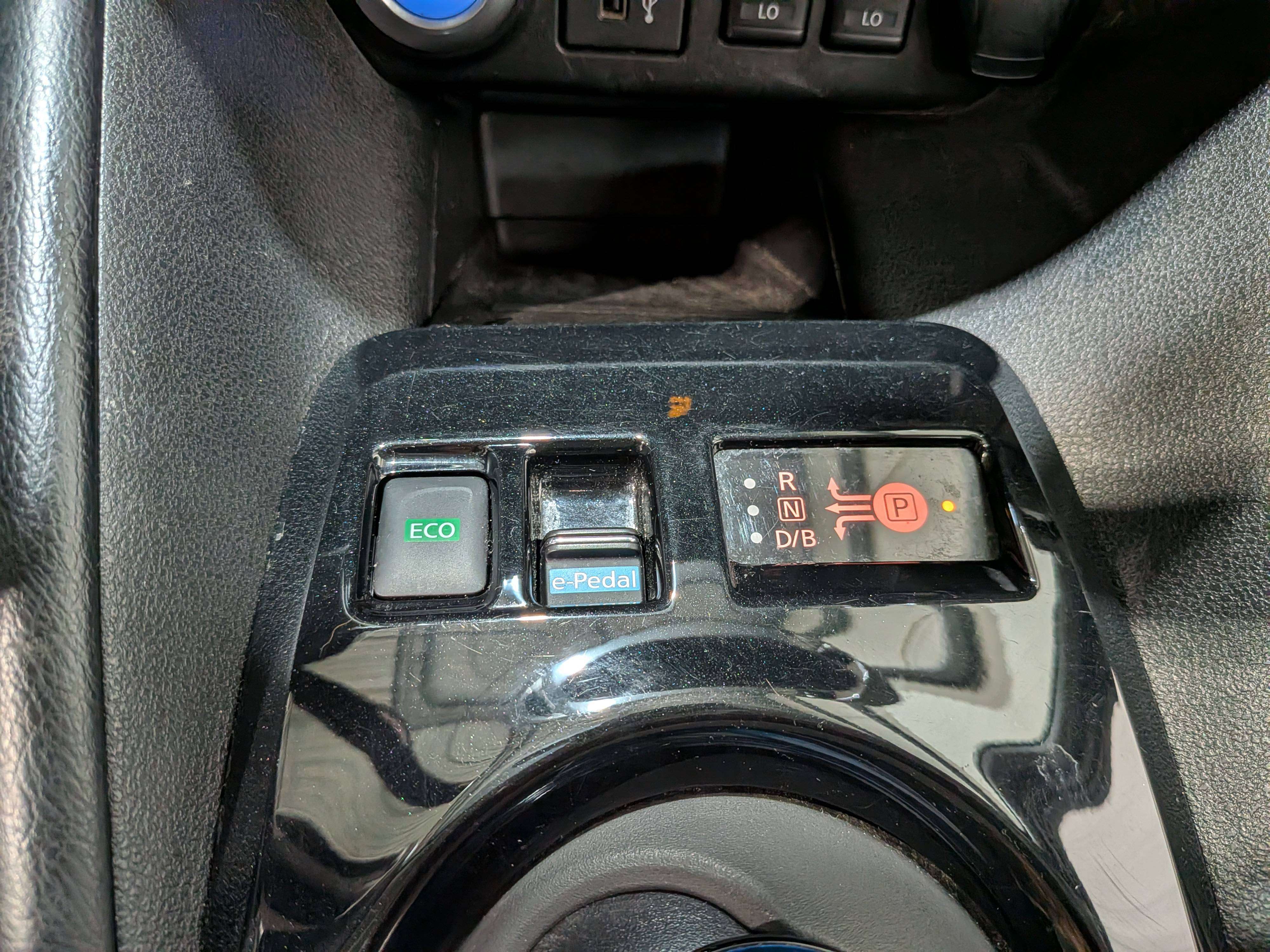 Nissan LEAF 2024
