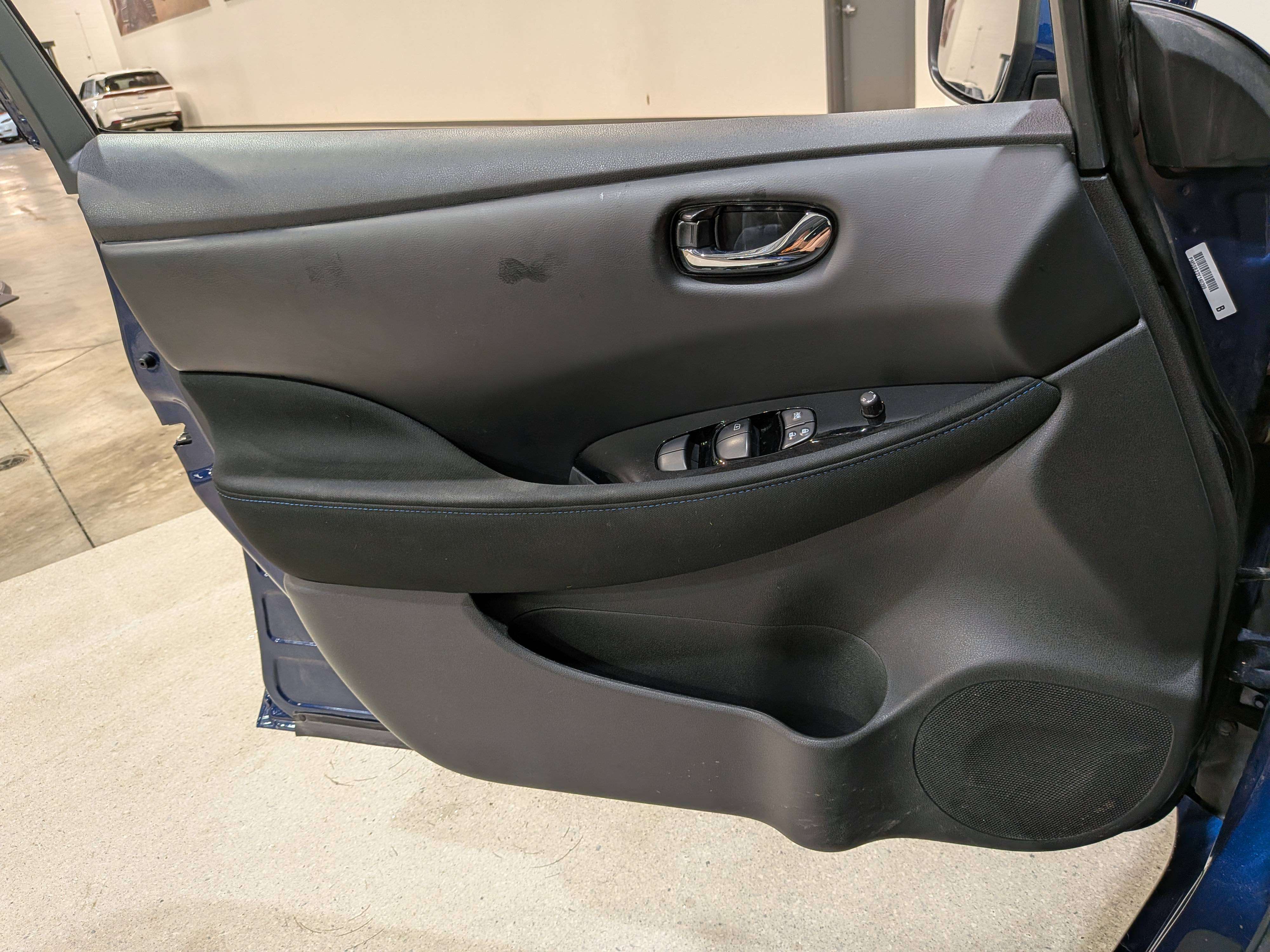 Nissan LEAF 2024