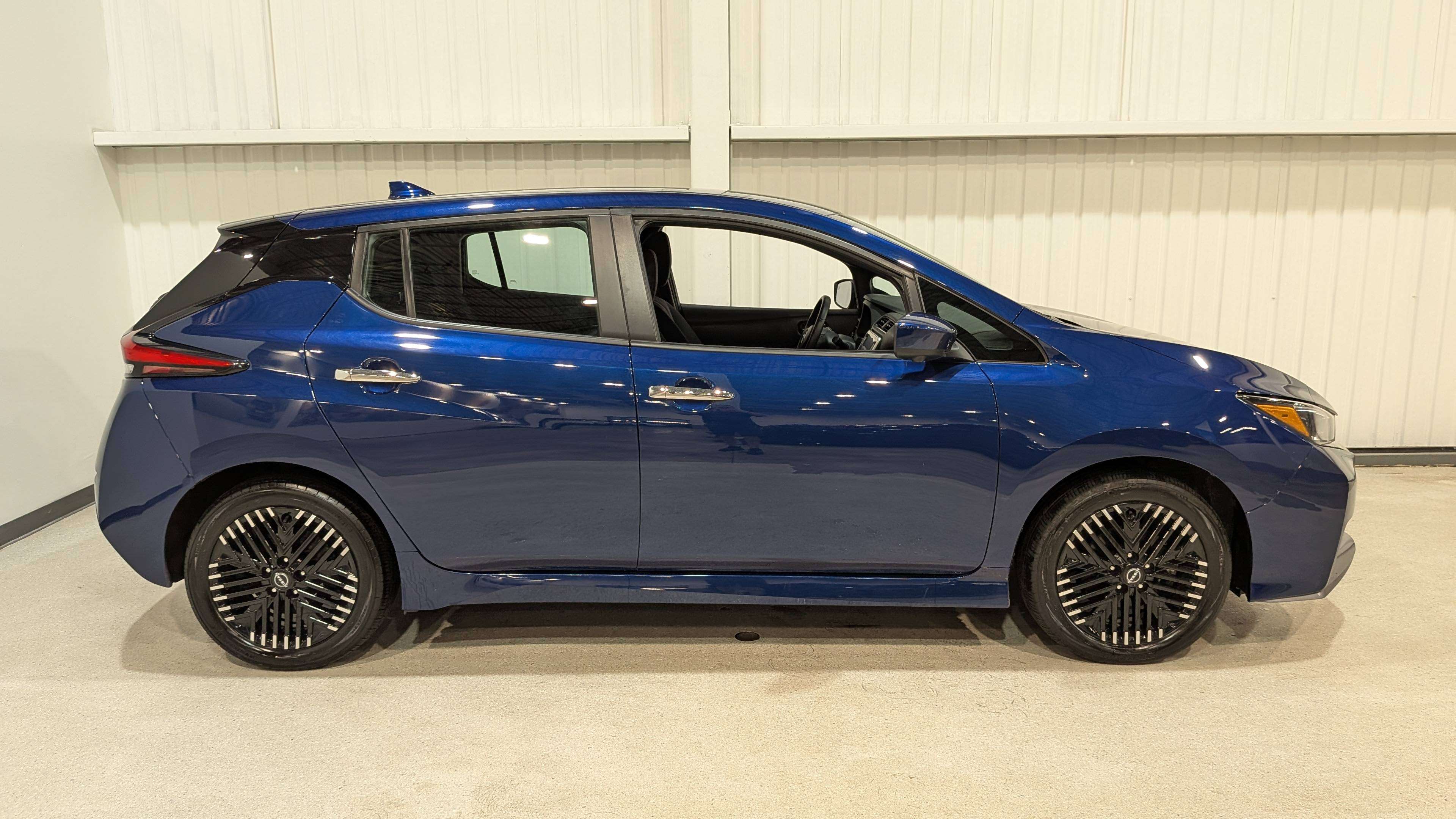 Nissan LEAF 2024