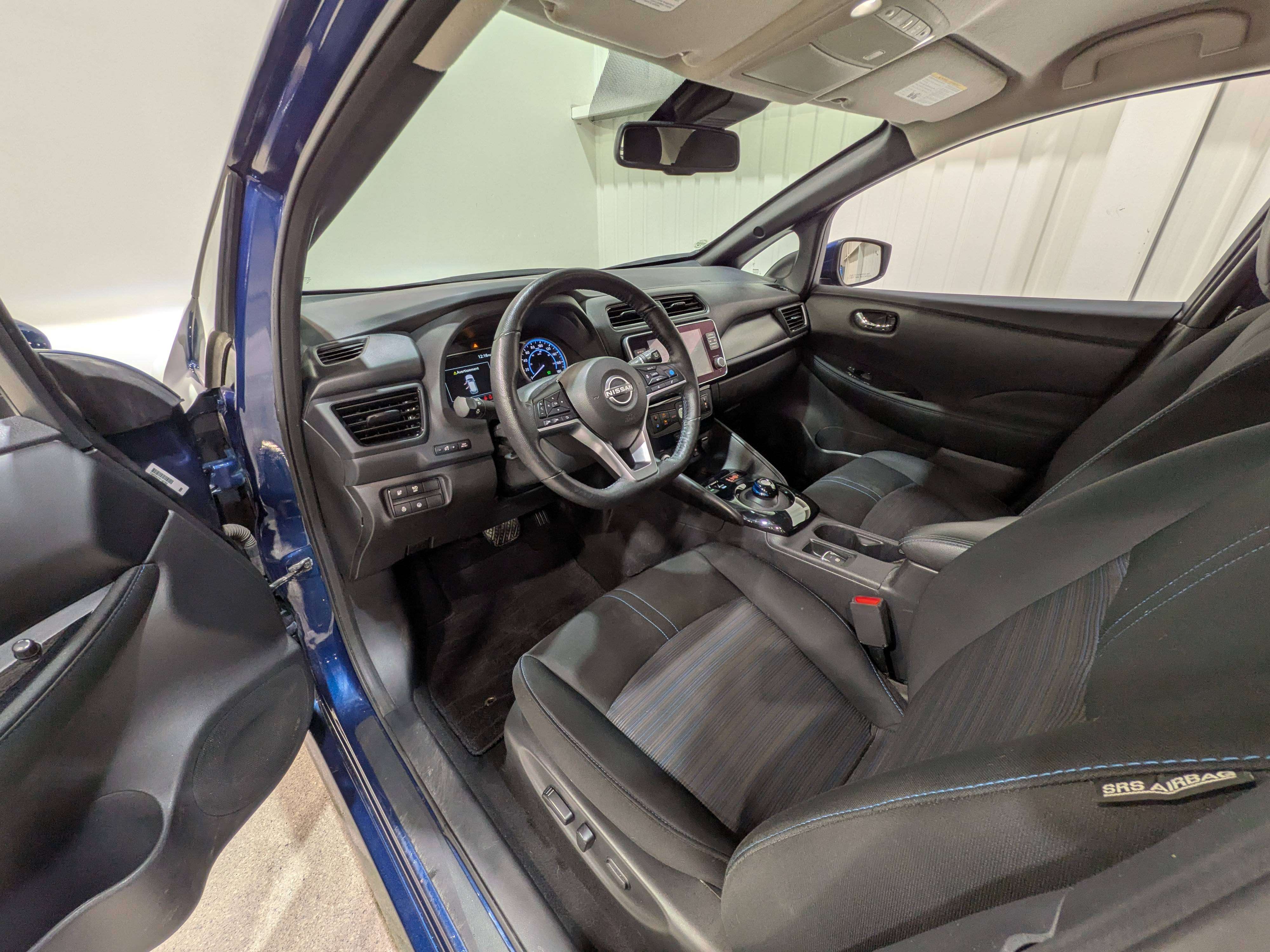 Nissan LEAF 2024