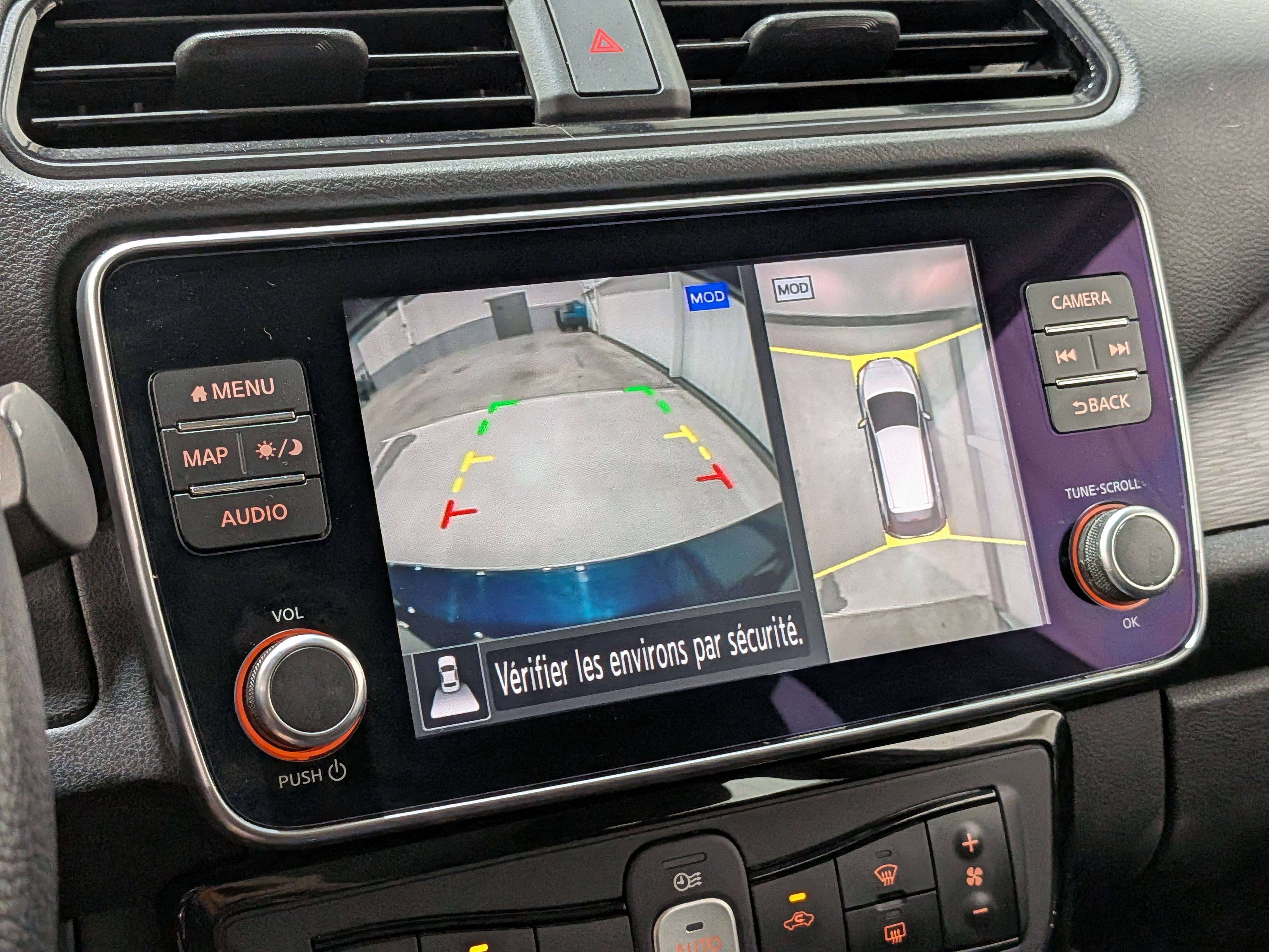 Nissan LEAF 2024