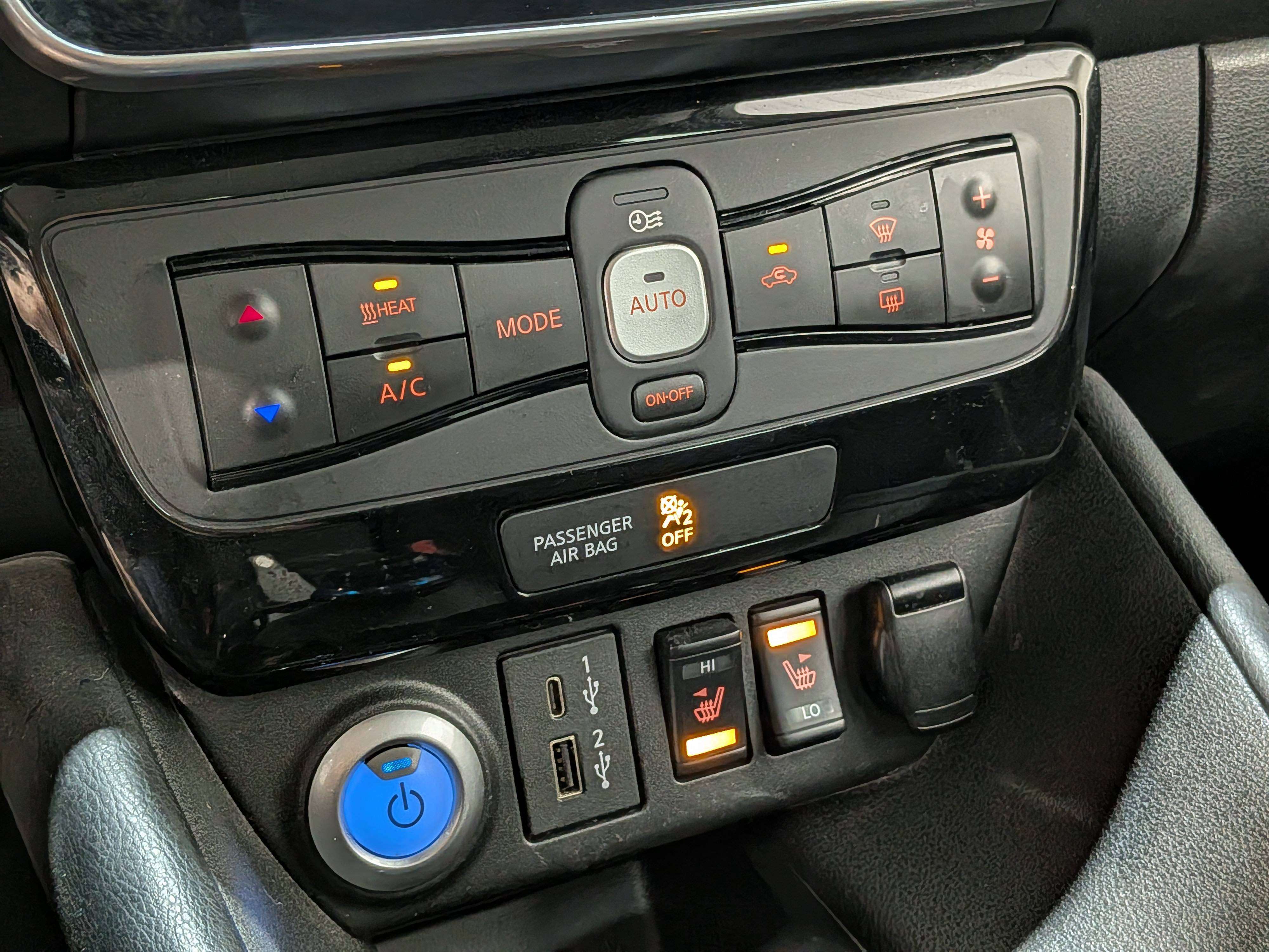 Nissan LEAF 2024